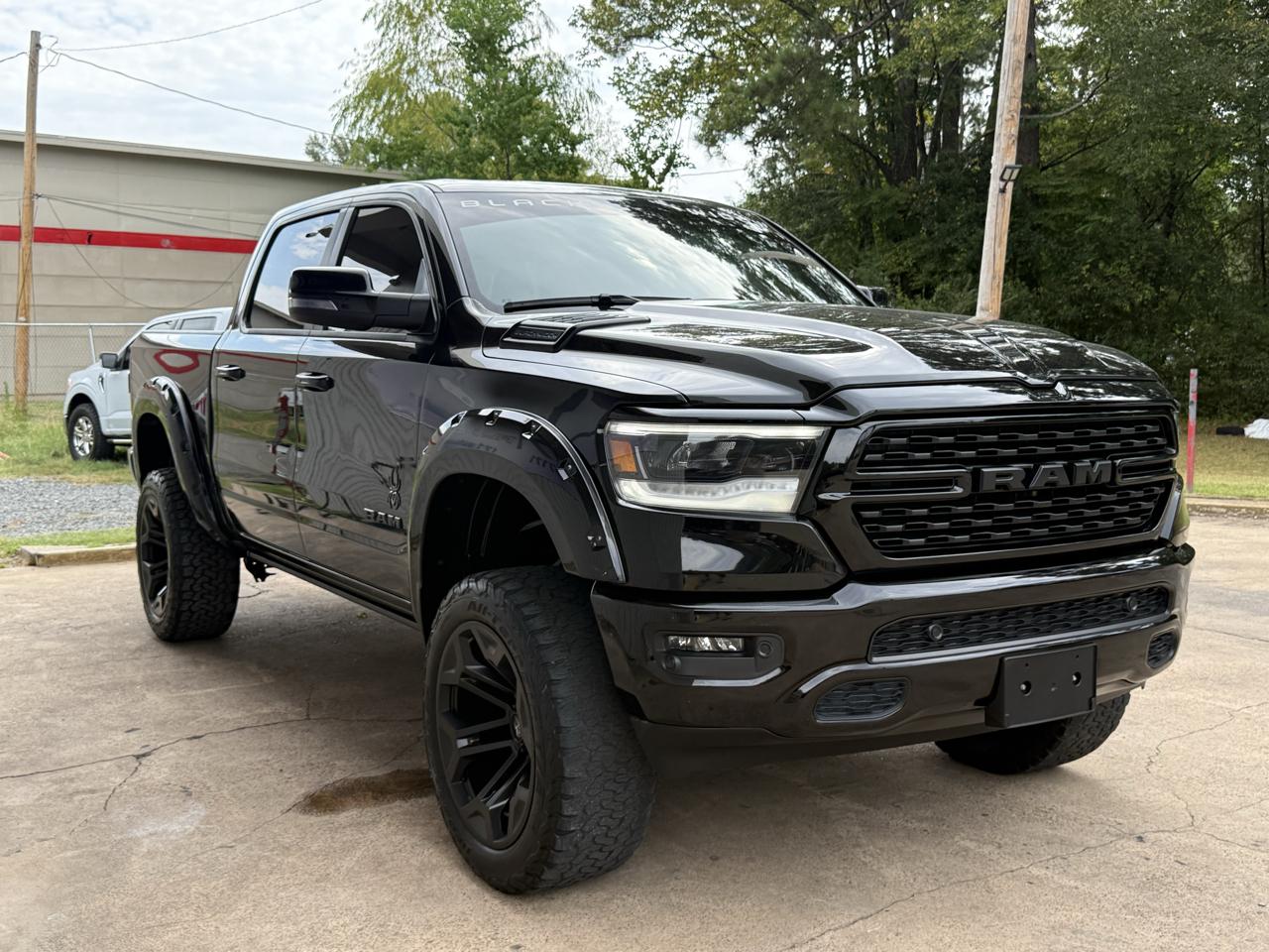 RAM 1500 Big Horn 4x4 Crew Cab 5'7" Box 2023