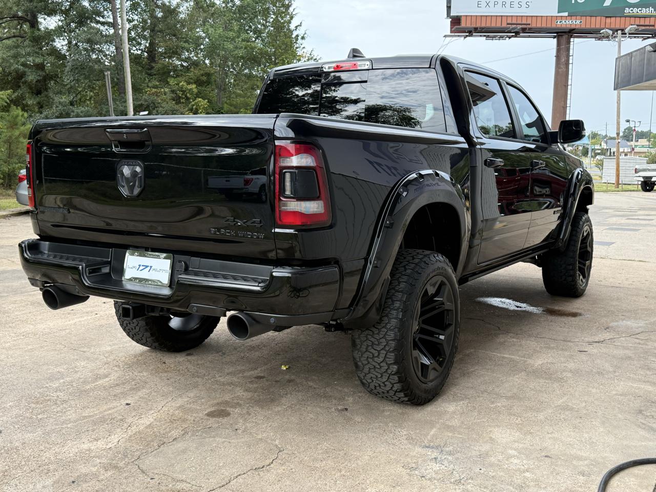 RAM 1500 Big Horn 4x4 Crew Cab 5'7" Box 2023