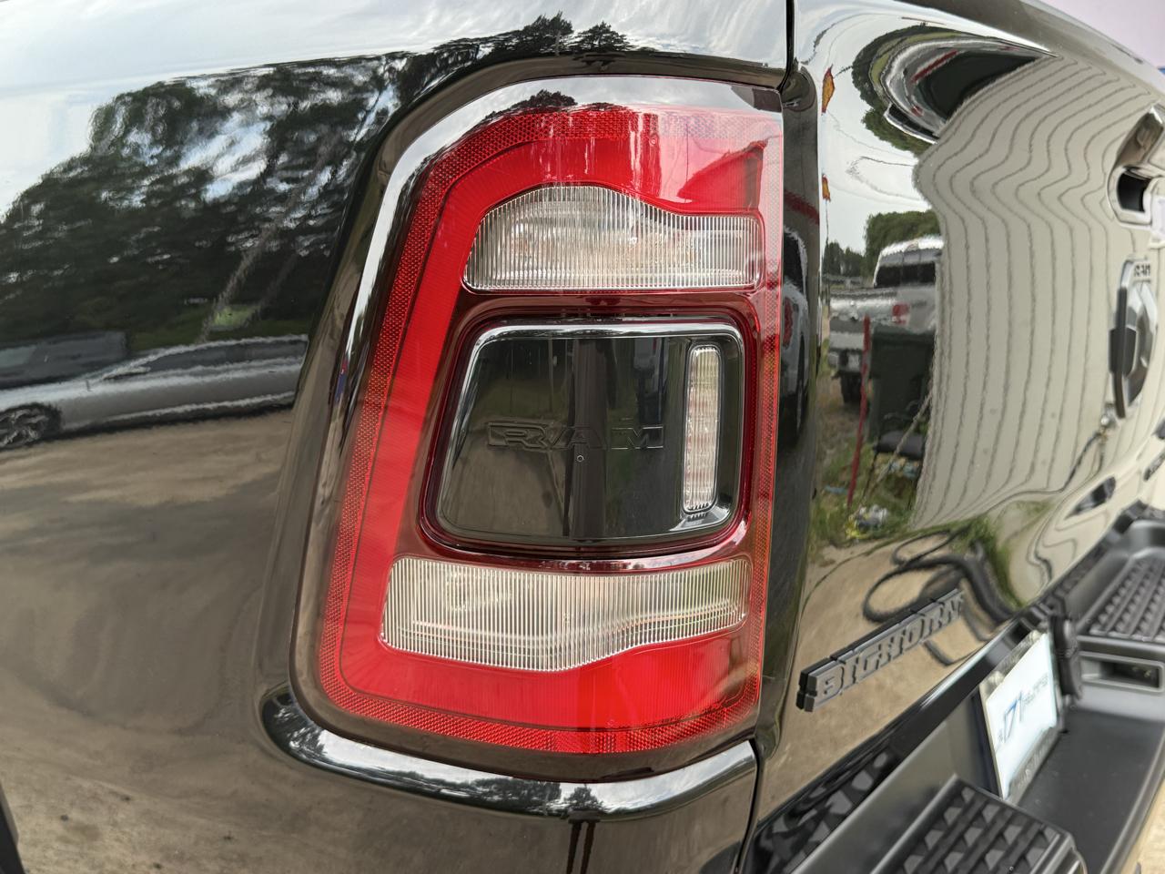 RAM 1500 Big Horn 4x4 Crew Cab 5'7" Box 2023