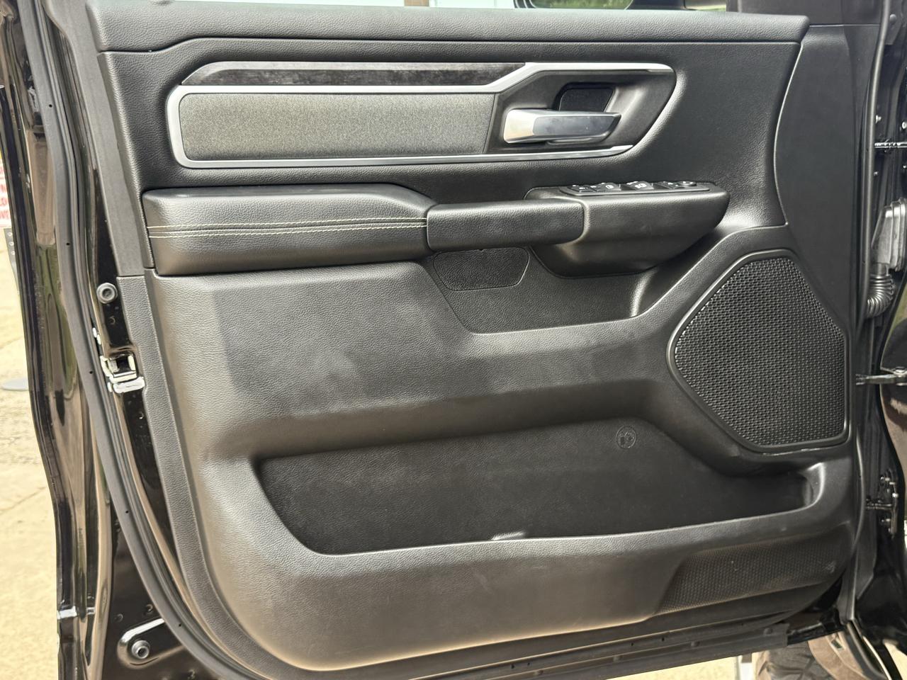 RAM 1500 Big Horn 4x4 Crew Cab 5'7" Box 2023