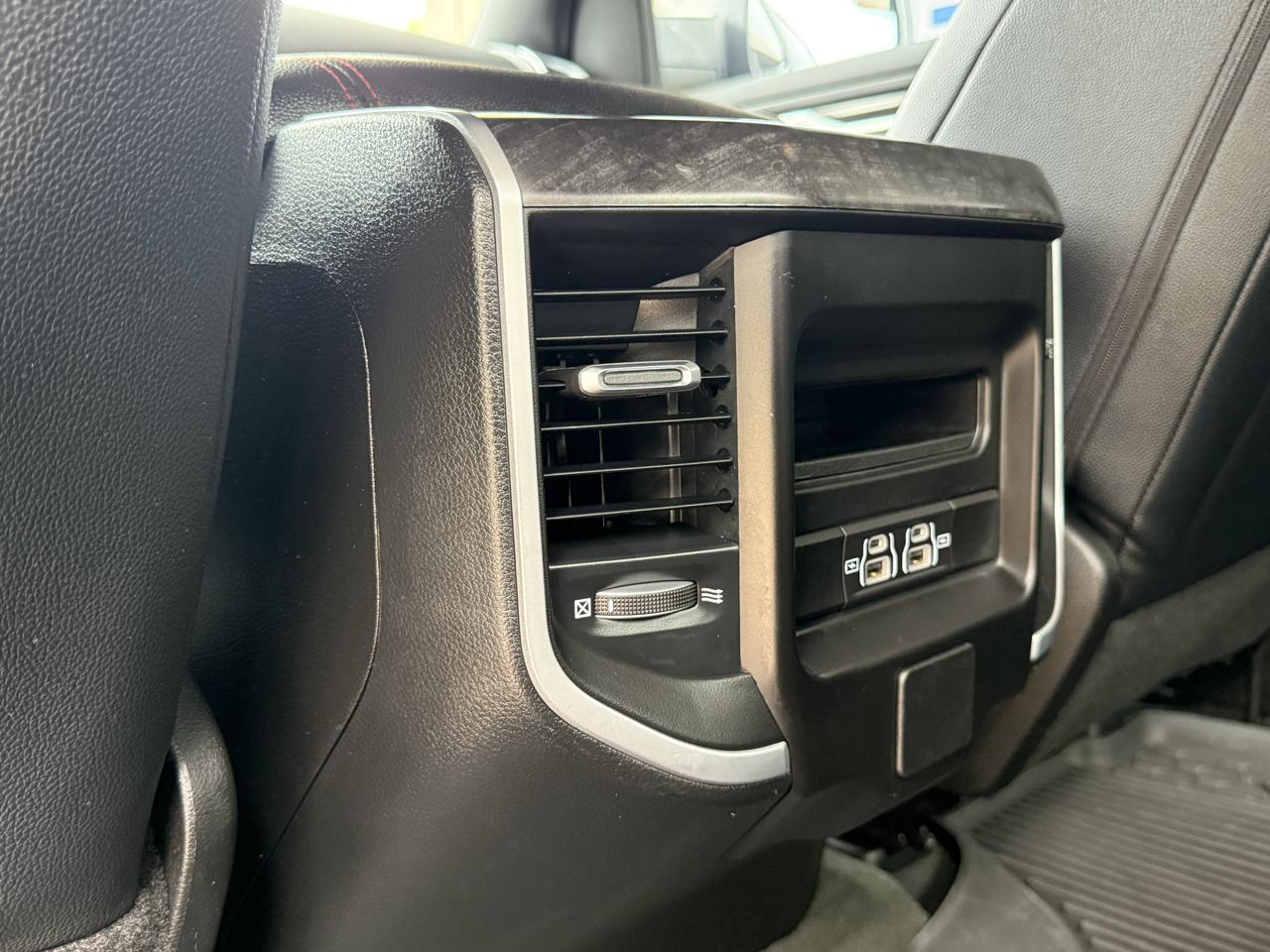 RAM 1500 Big Horn 4x4 Crew Cab 5'7" Box 2023