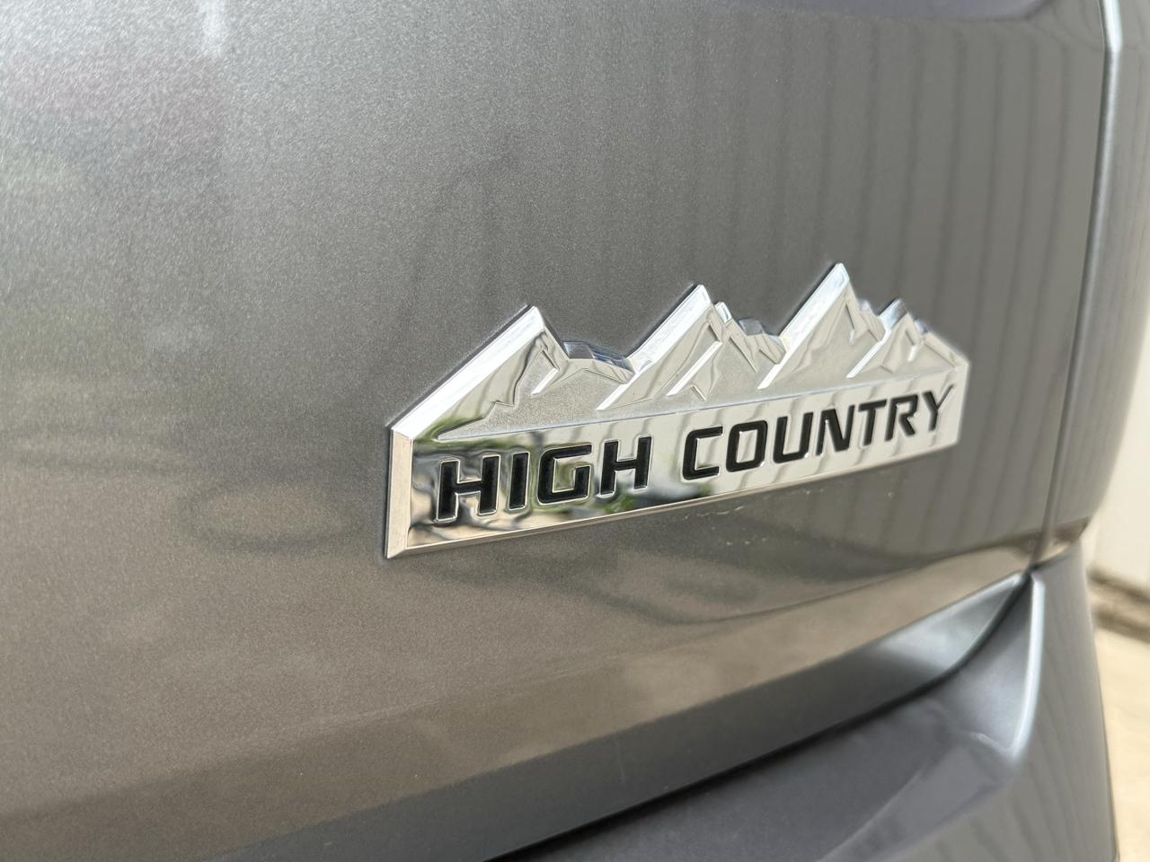 Chevrolet Traverse FWD 4dr High Country 2021