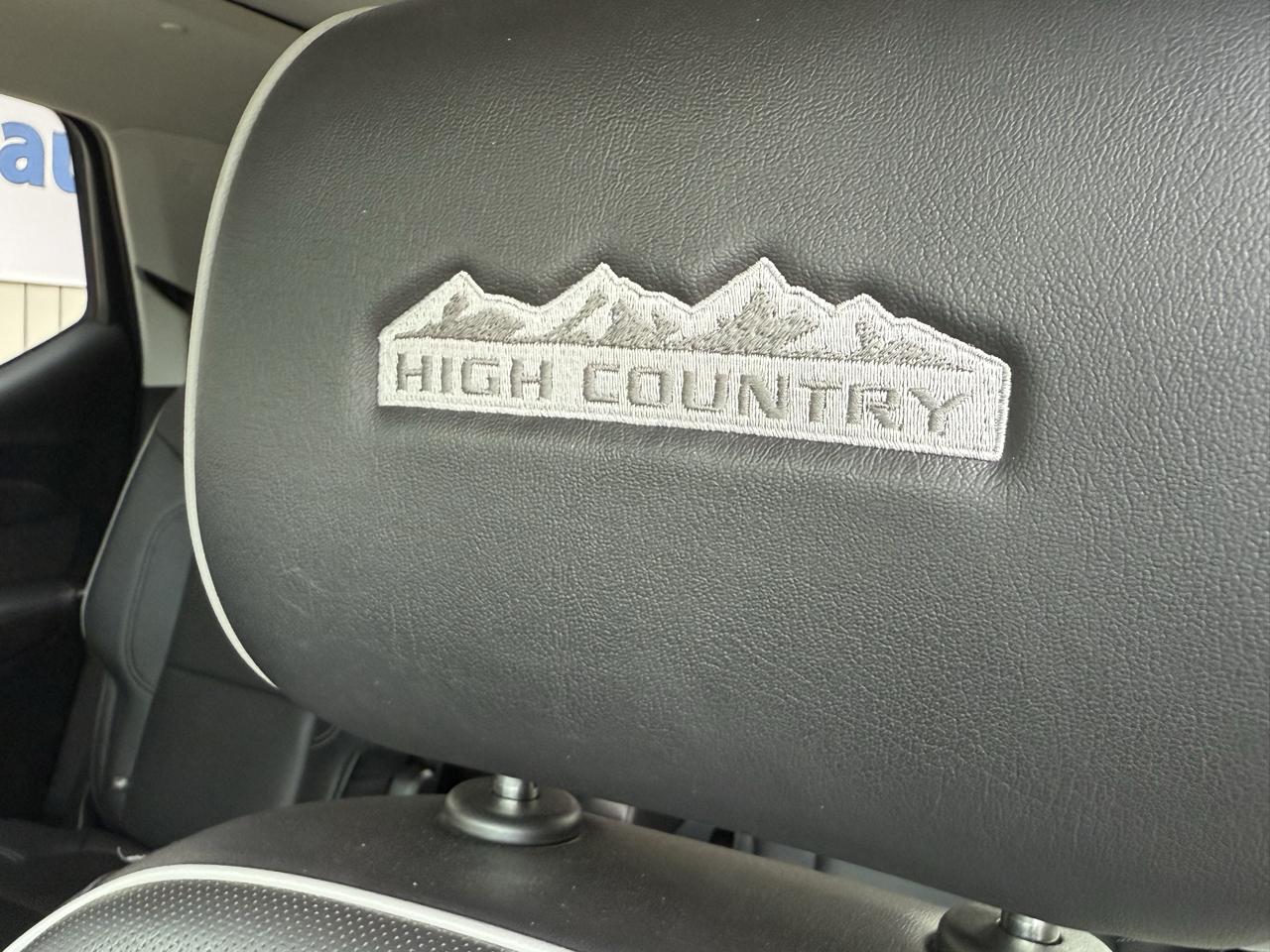 Chevrolet Traverse FWD 4dr High Country 2021