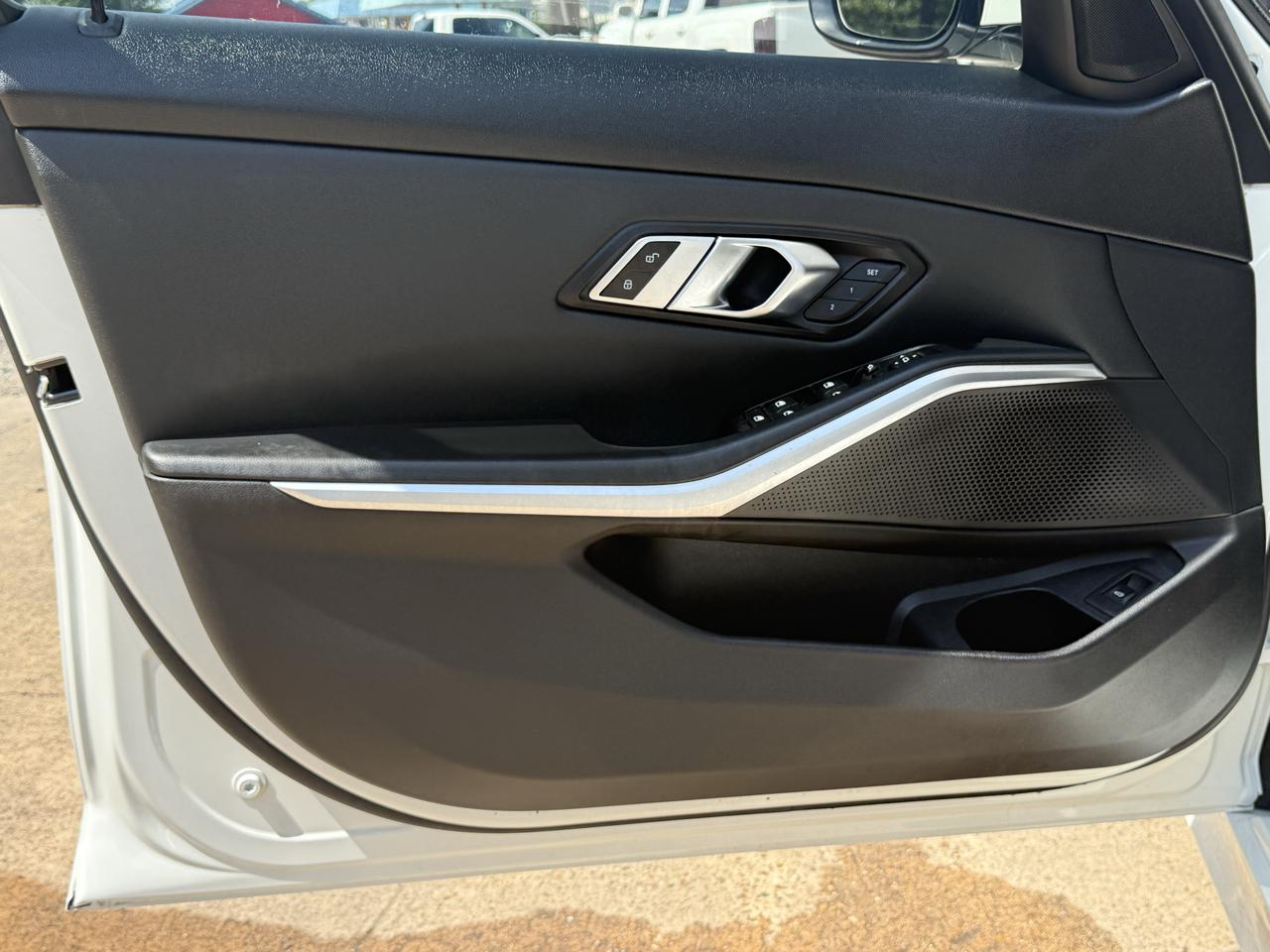 BMW 3 Series 330i Sedan 2019