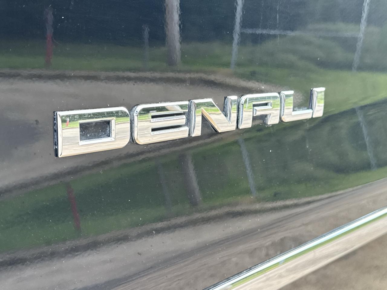 GMC Sierra 1500 4WD Crew Cab 143.5" Denali 2016
