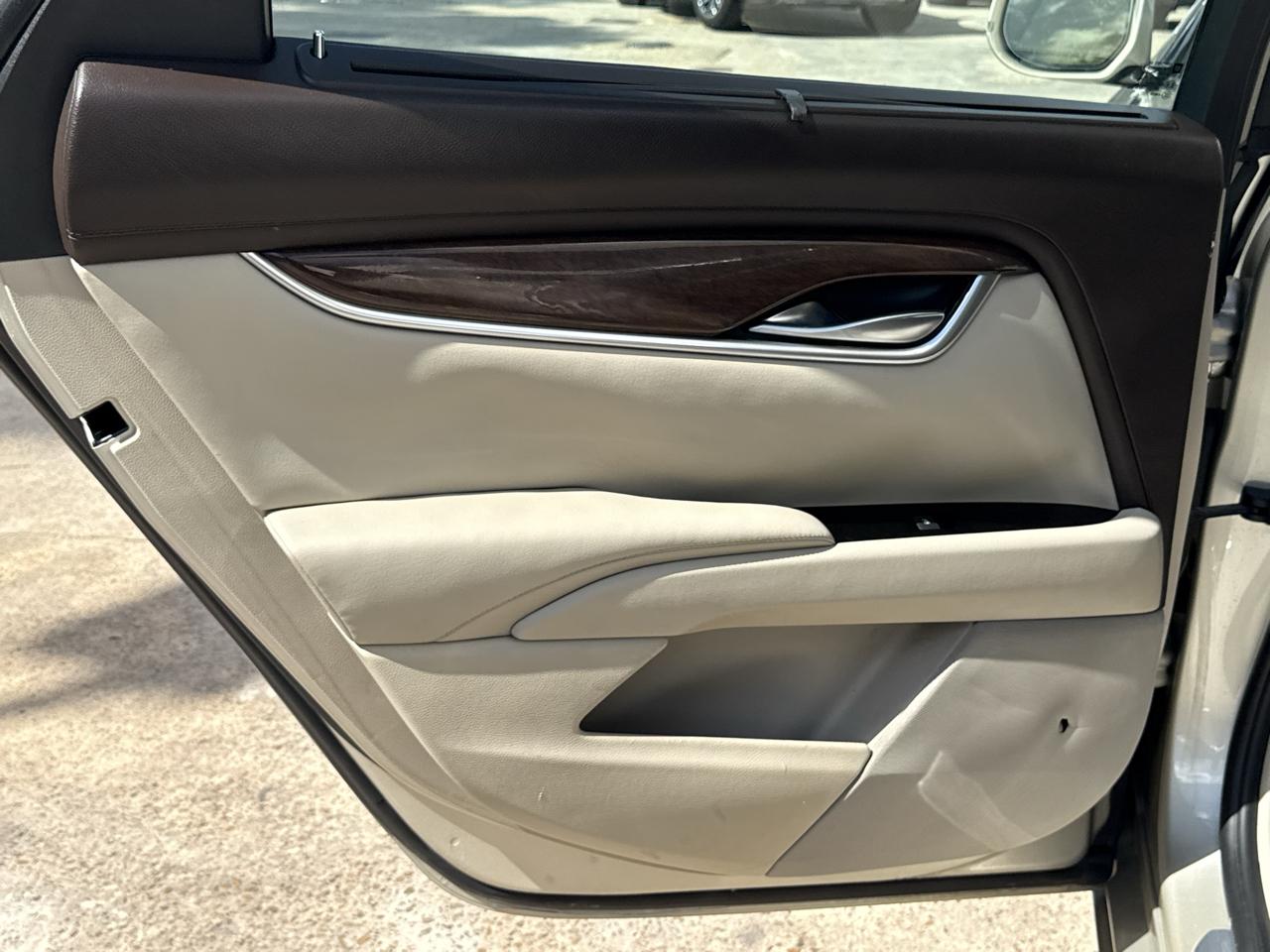 Cadillac XTS 4dr Sdn Premium FWD 2013