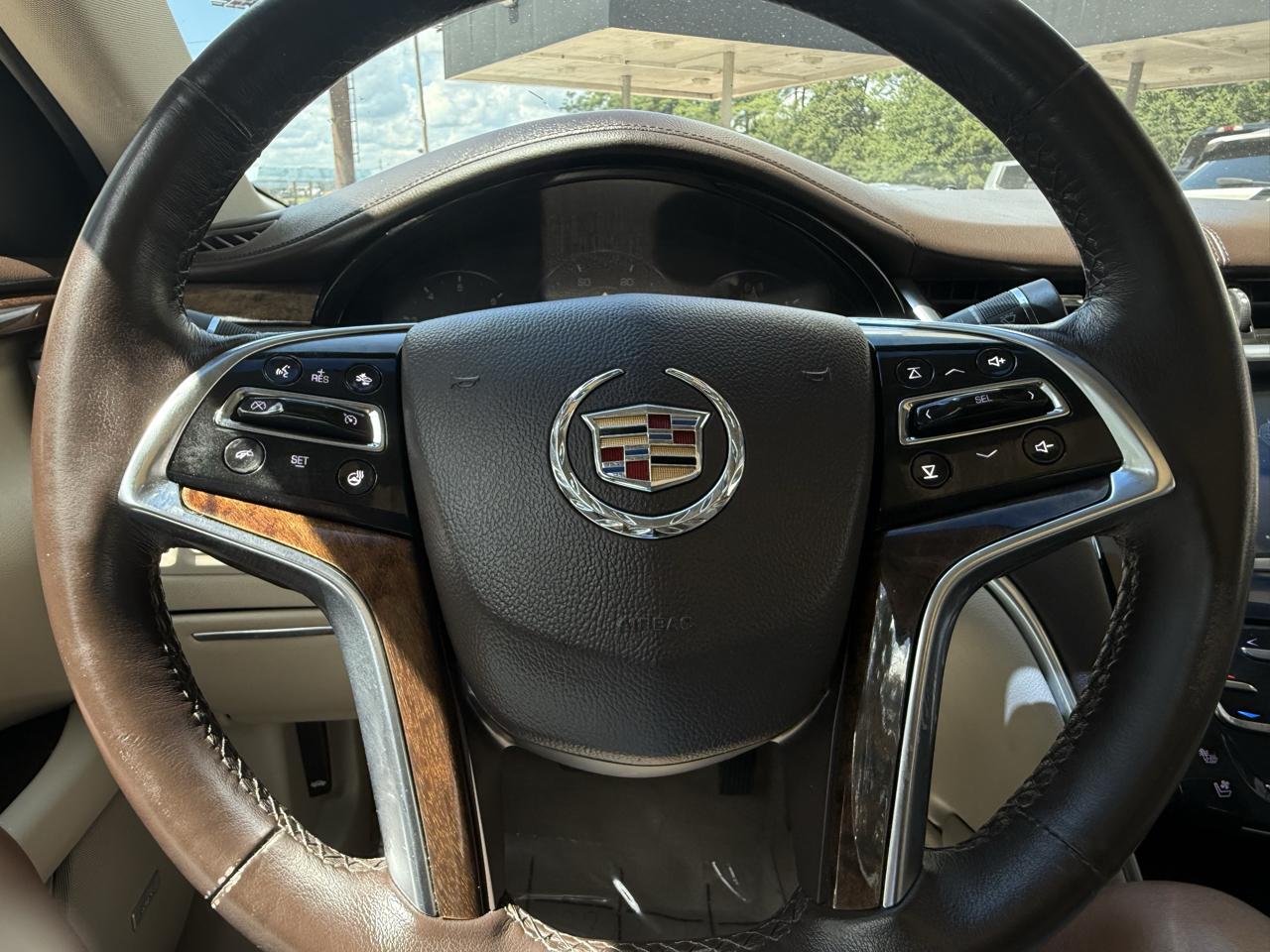 Cadillac XTS 4dr Sdn Premium FWD 2013