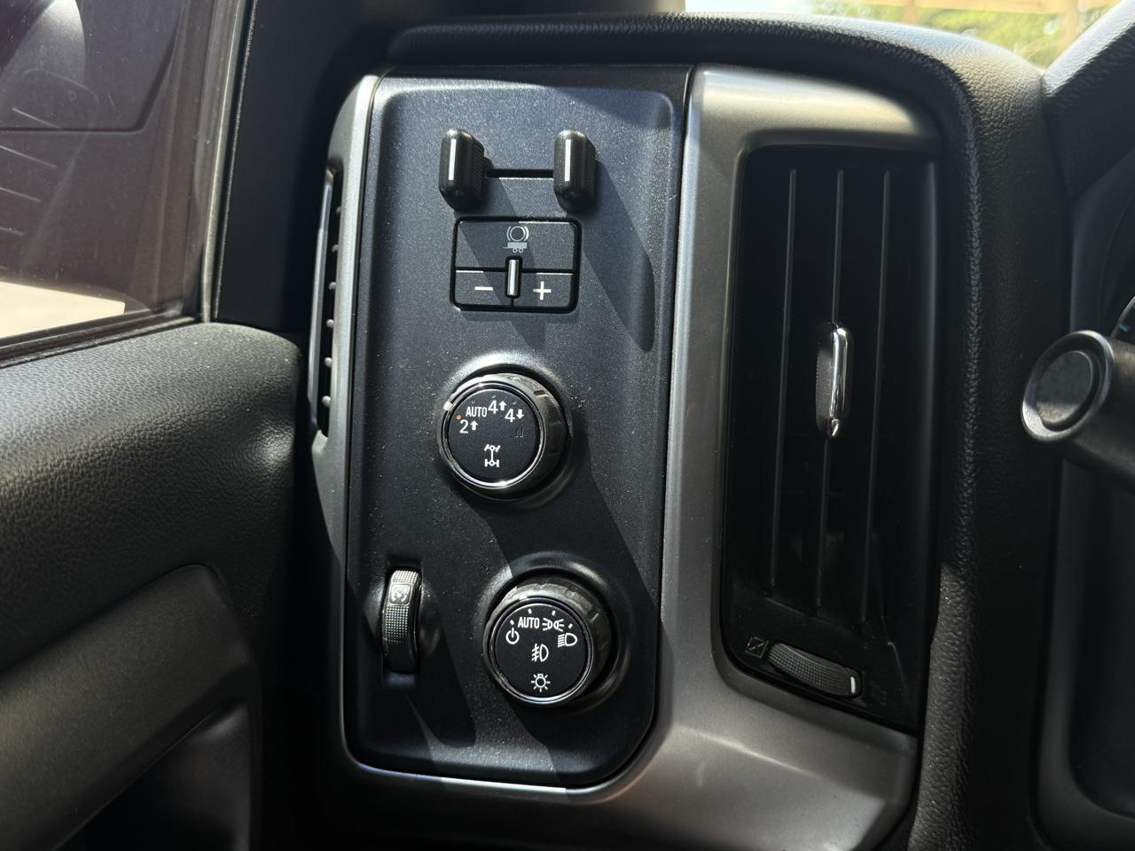 Chevrolet Silverado 1500 4WD Crew Cab 143.5" LT w/2LT 2018