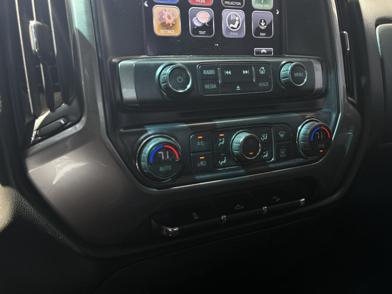 Chevrolet Silverado 1500 4WD Crew Cab 143.5" LT w/2LT 2018