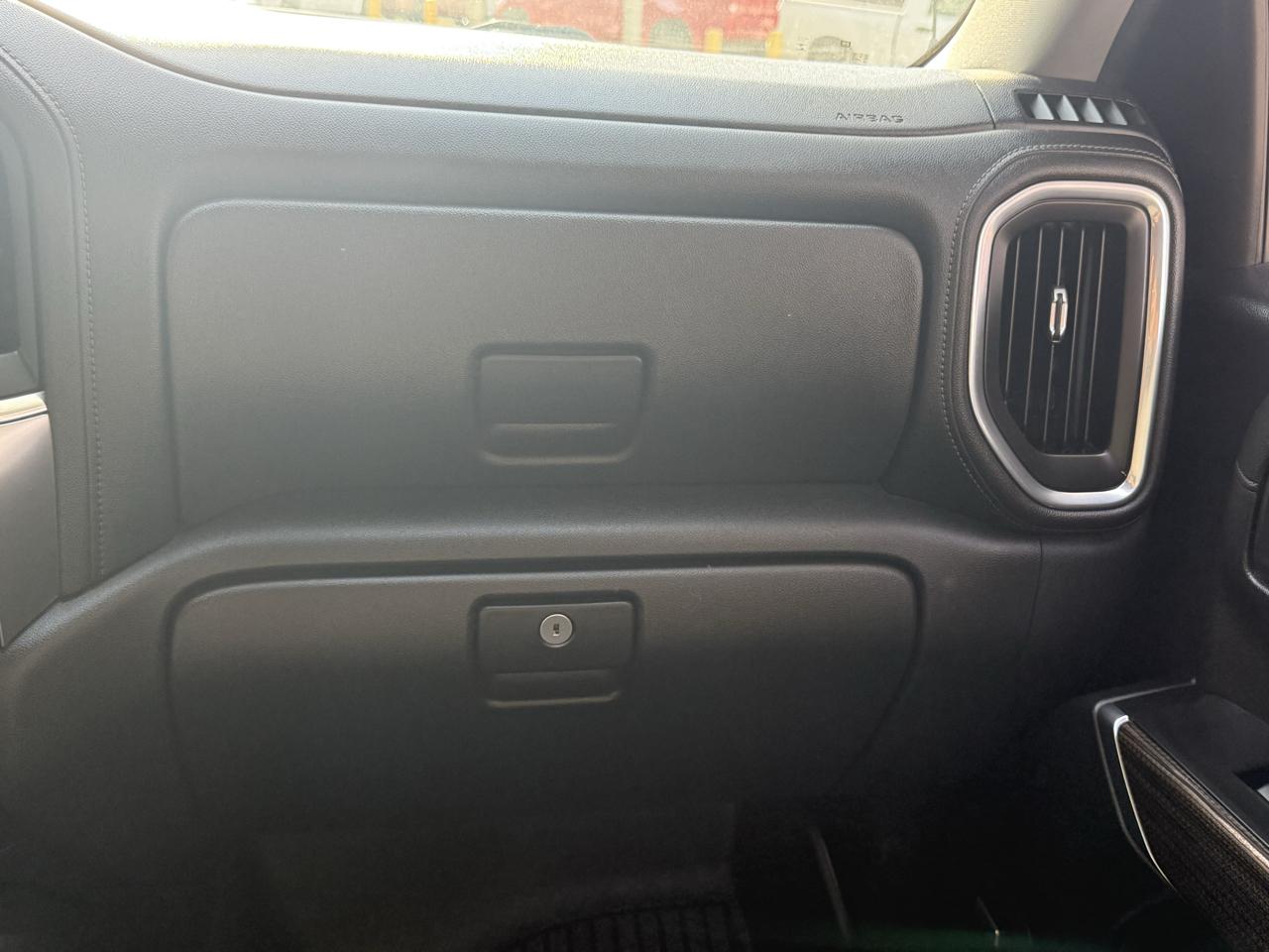 Chevrolet Silverado 1500 4WD Crew Cab 147" RST 2020
