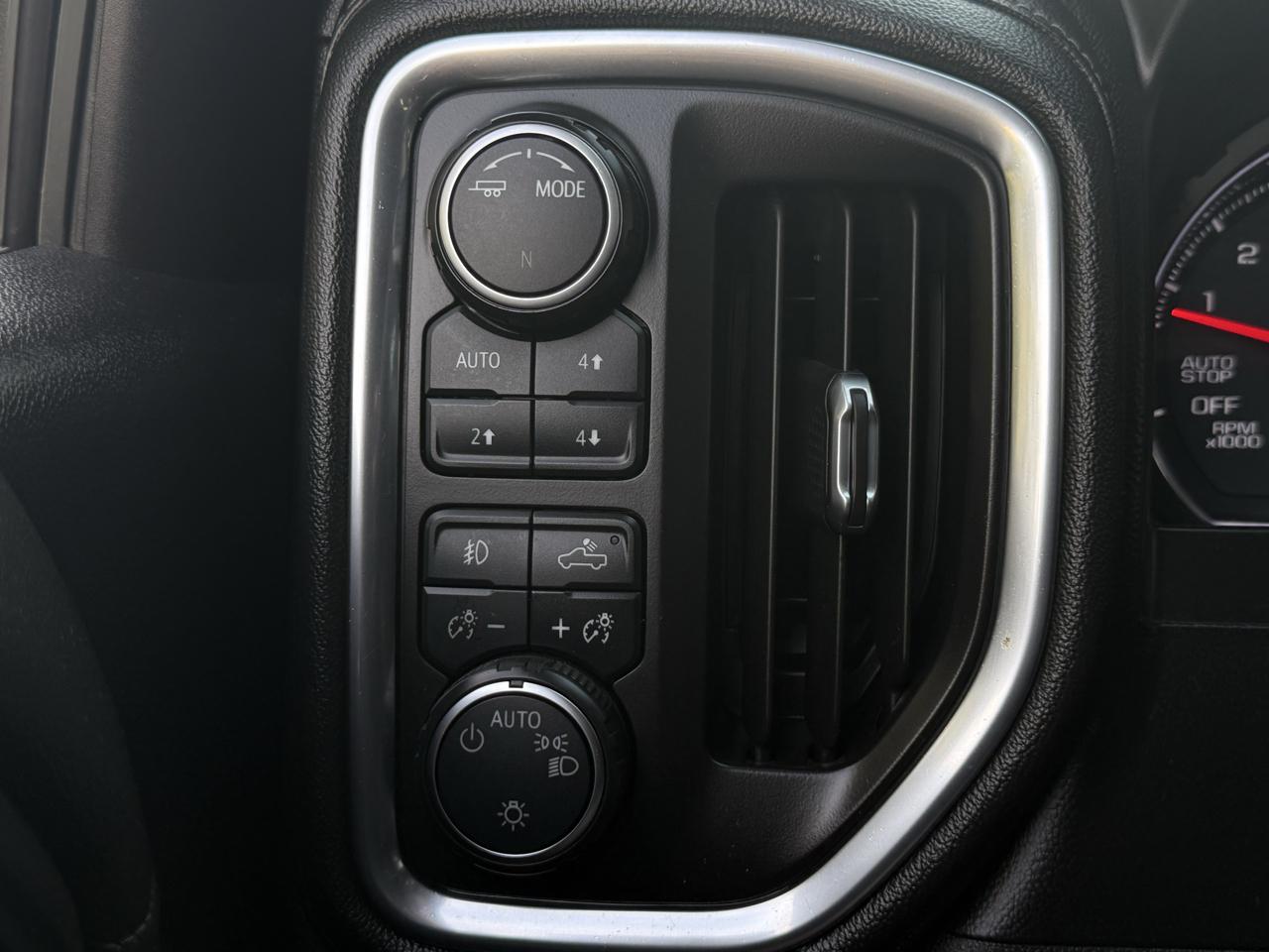 Chevrolet Silverado 1500 4WD Crew Cab 147" RST 2020