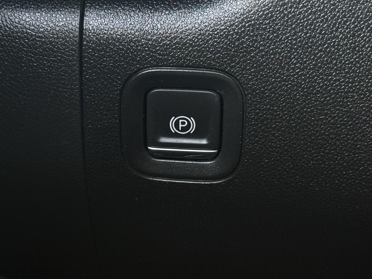 Chevrolet Silverado 1500 4WD Crew Cab 147" RST 2020