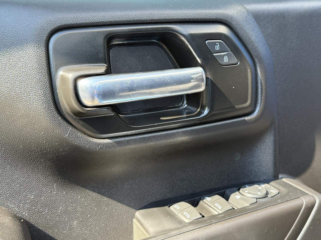 Chevrolet Silverado 1500 4WD Crew Cab 147" Custom 2022
