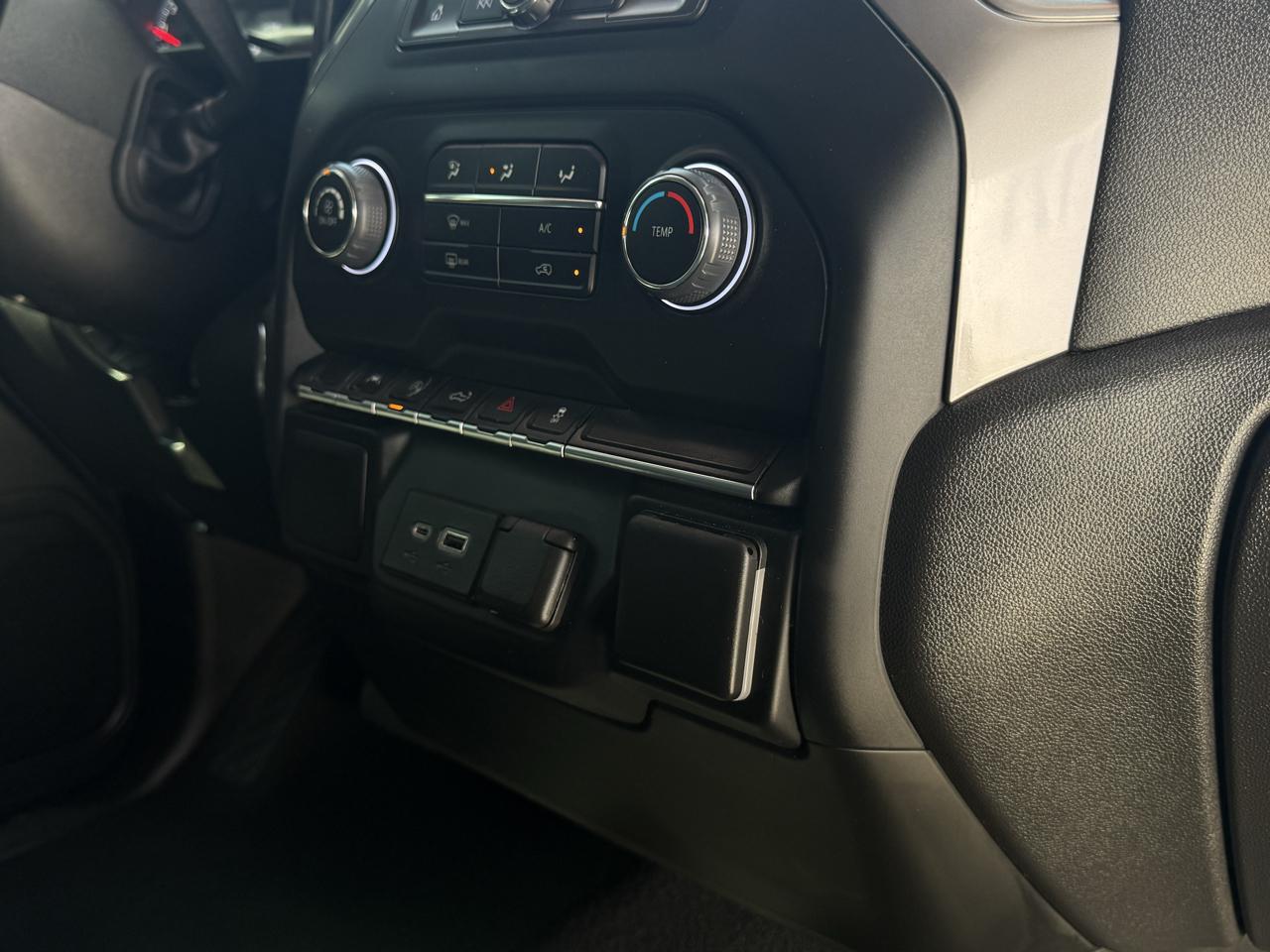 Chevrolet Silverado 1500 4WD Crew Cab 147" Custom 2022