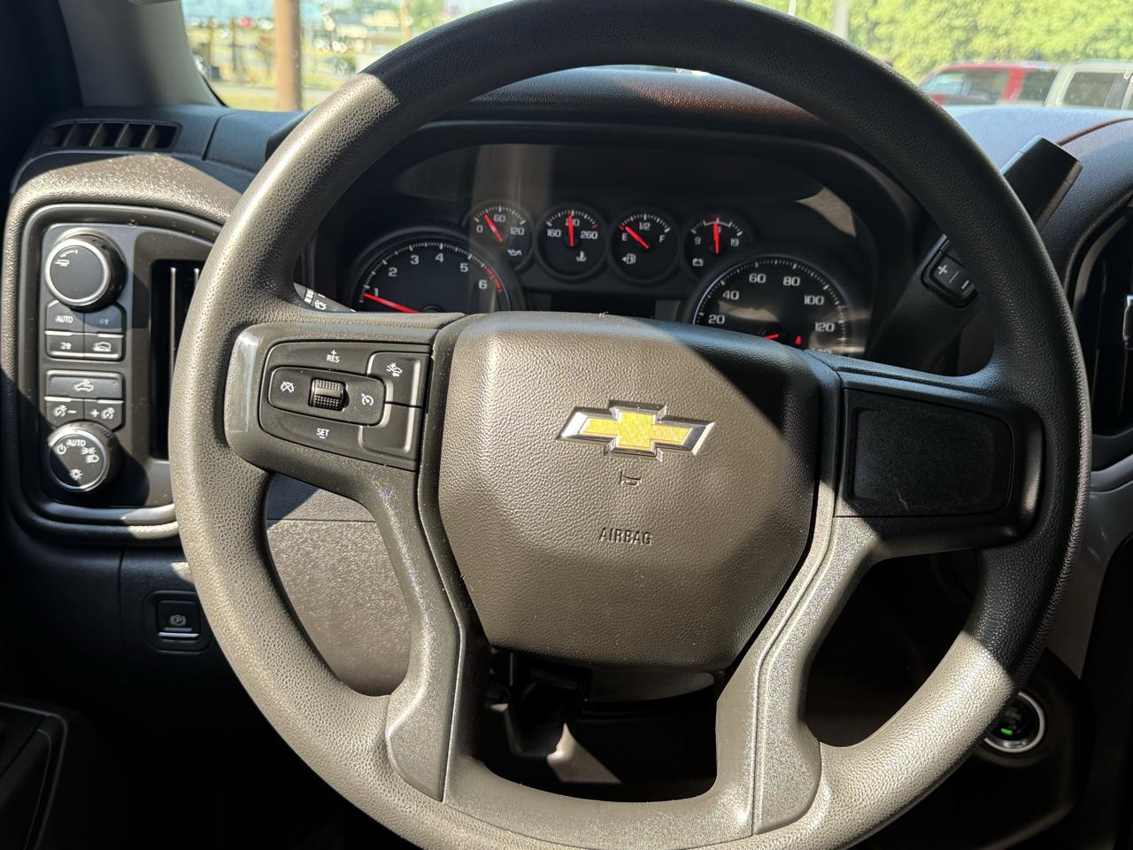 Chevrolet Silverado 1500 4WD Crew Cab 147" Custom 2022