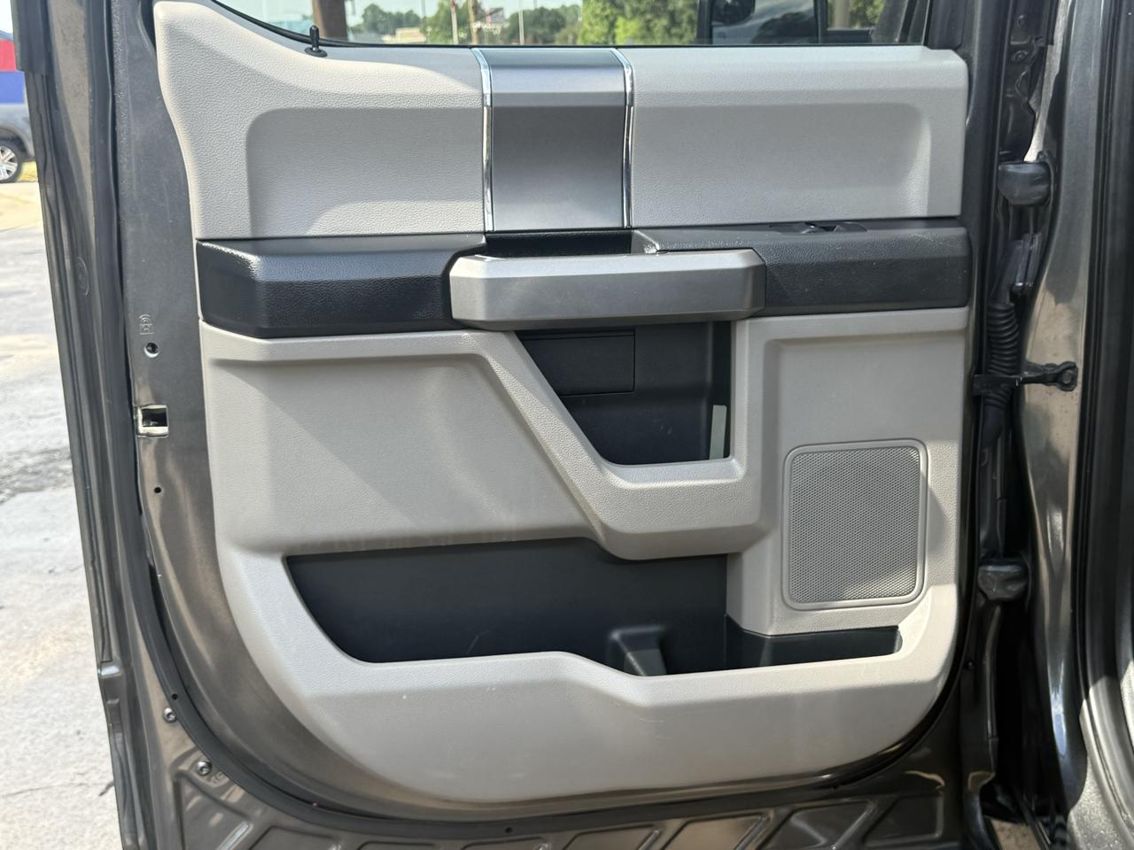 Ford F-150 Lariat 4WD SuperCab 8' Box 2019