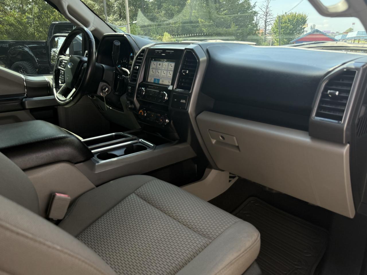 Ford F-150 Lariat 4WD SuperCab 8' Box 2019
