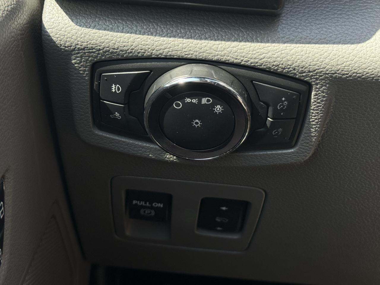 Ford F-150 Lariat 4WD SuperCab 8' Box 2019