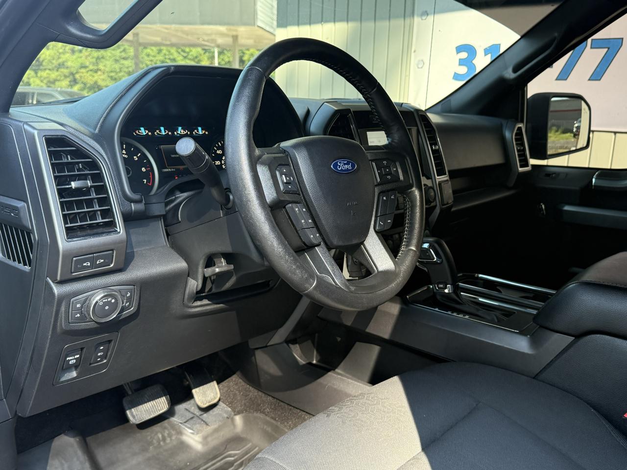 Ford F-150 Lariat 4WD SuperCab 8' Box 2019