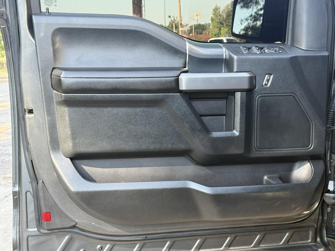 Ford F-150 Lariat 4WD SuperCab 8' Box 2019