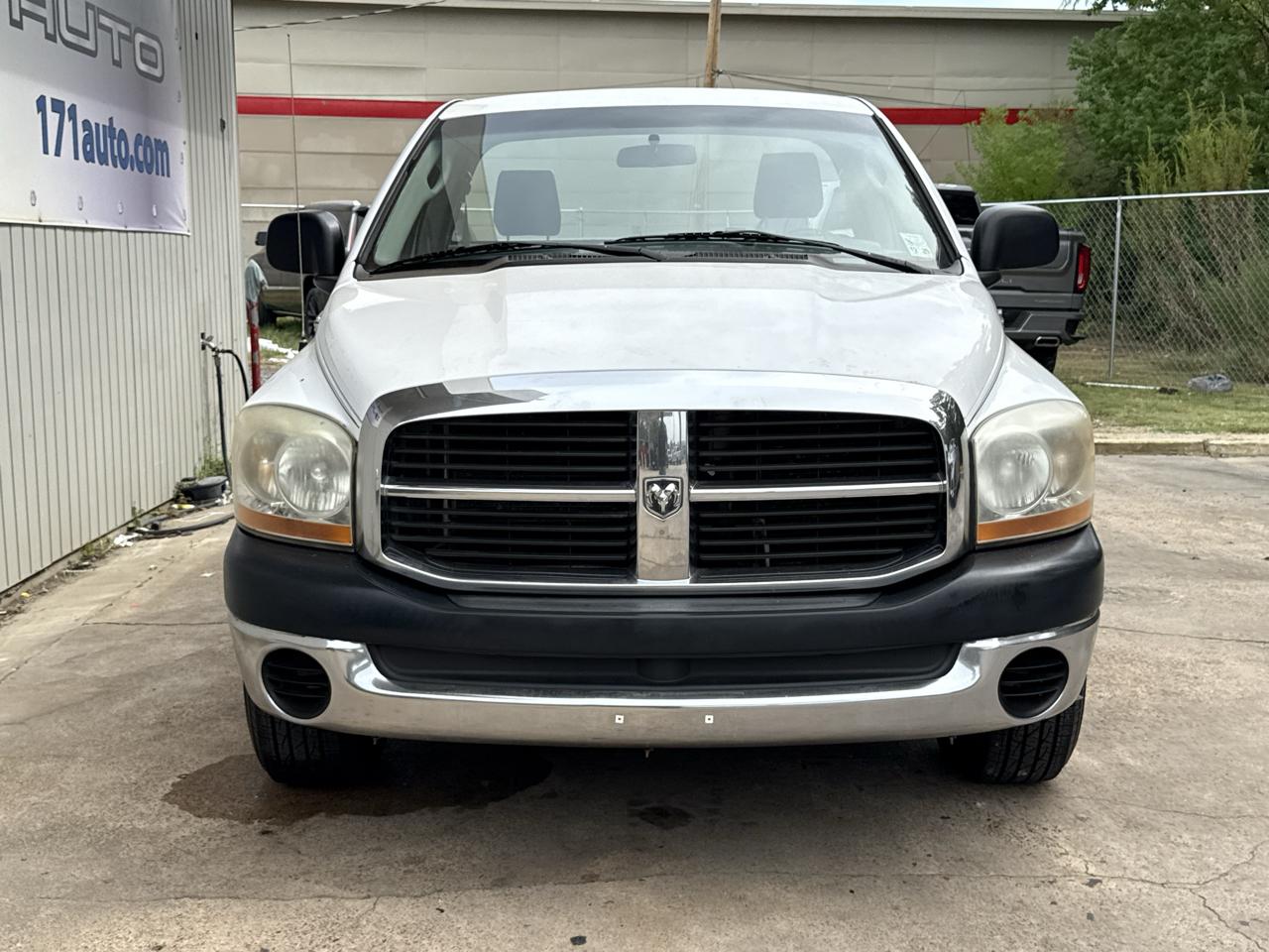 Dodge Ram 1500 2dr Reg Cab 120.5 ST 2006
