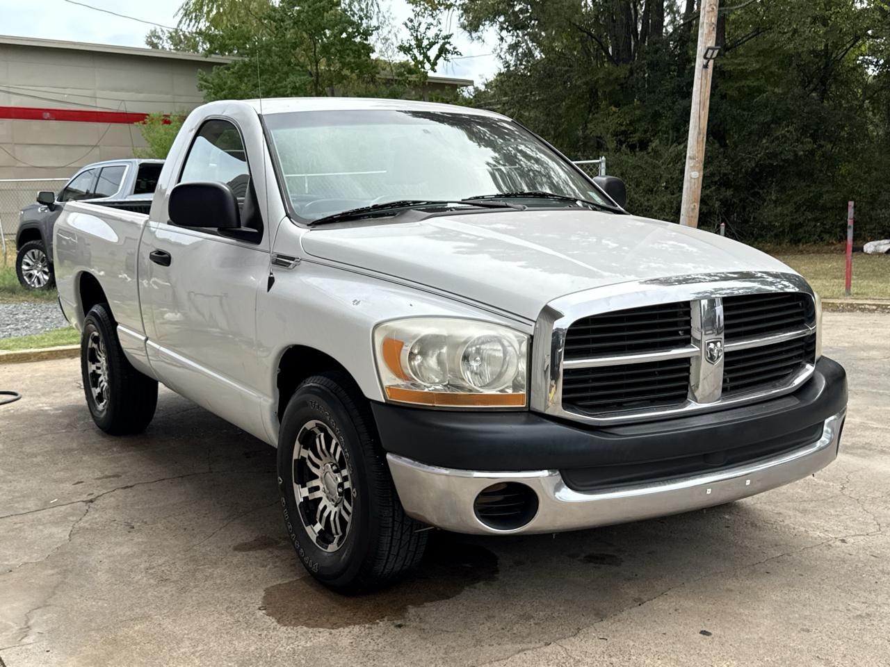 Dodge Ram 1500 2dr Reg Cab 120.5 ST 2006
