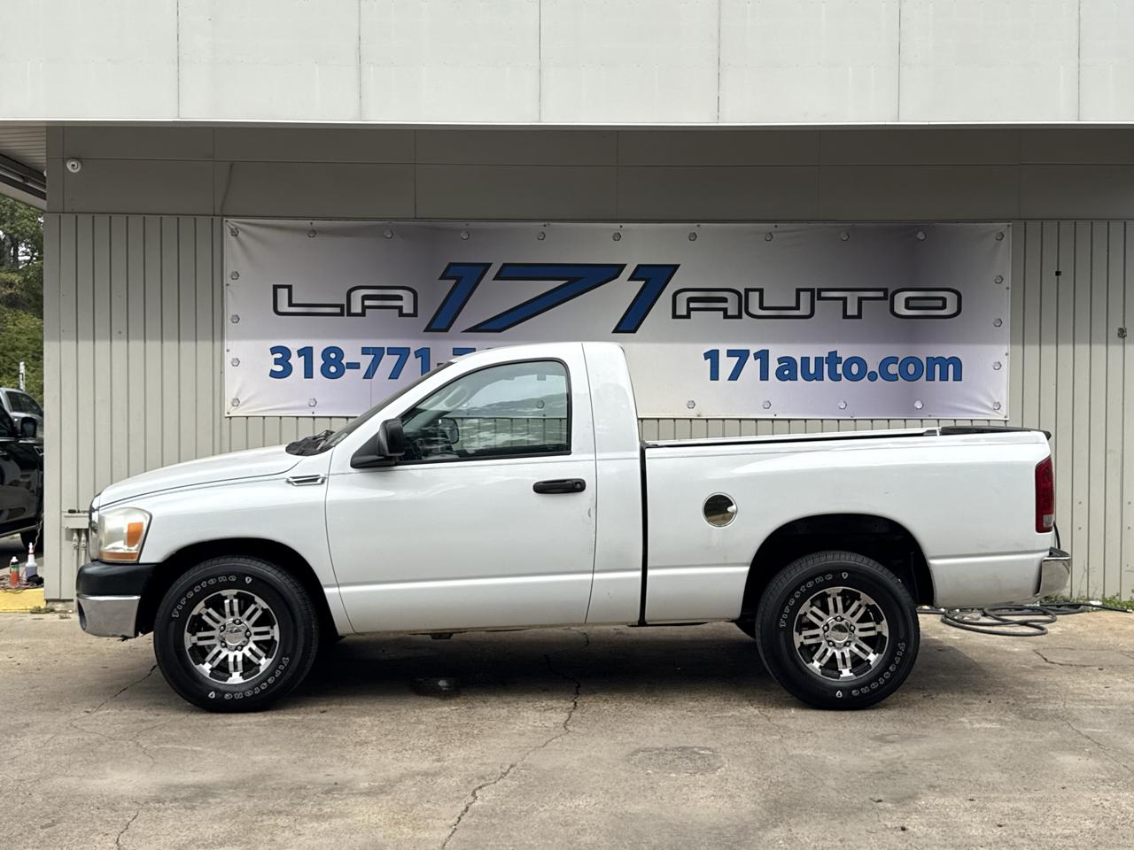 Dodge Ram 1500 2dr Reg Cab 120.5 ST 2006