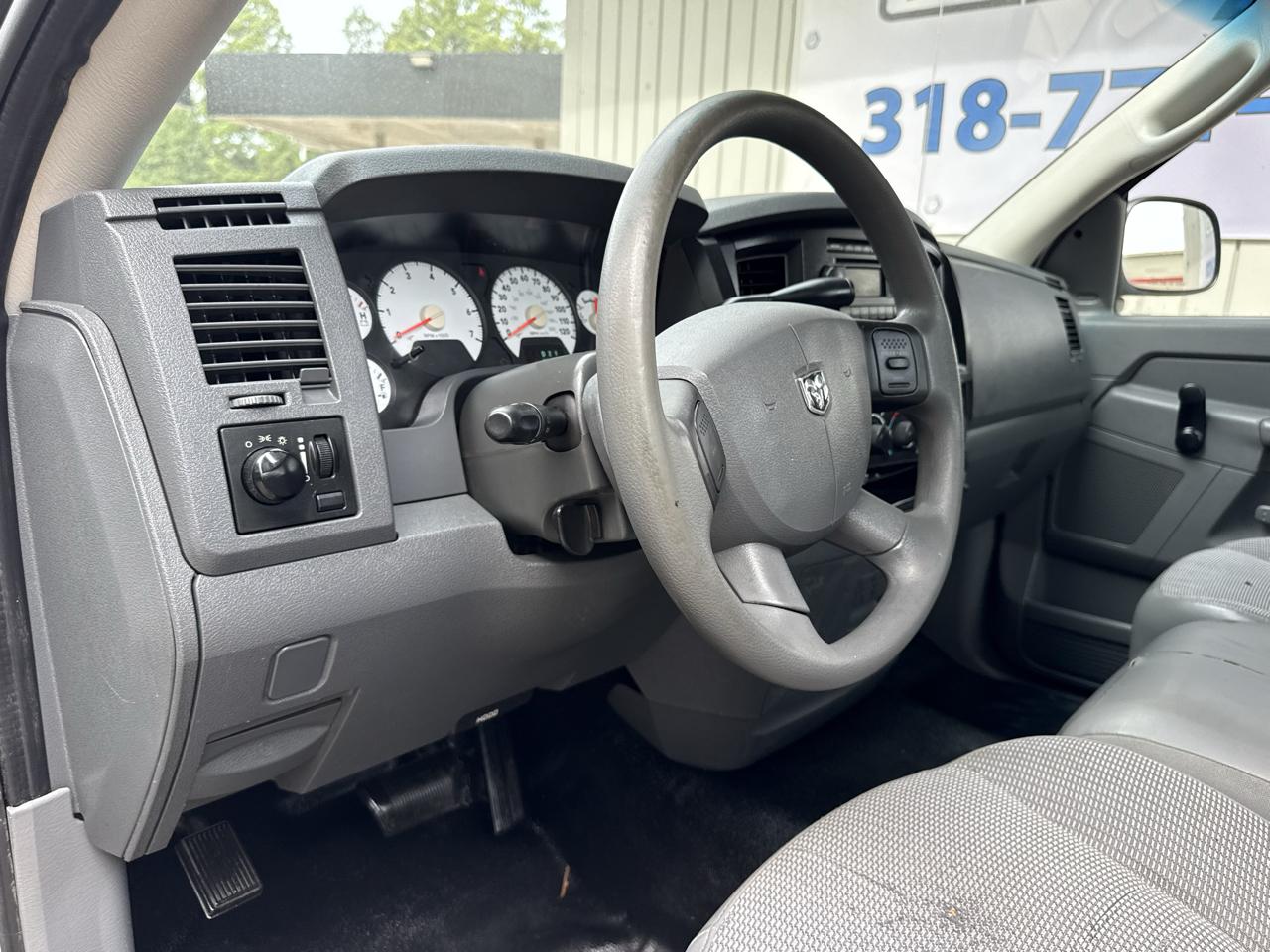 Dodge Ram 1500 2dr Reg Cab 120.5 ST 2006