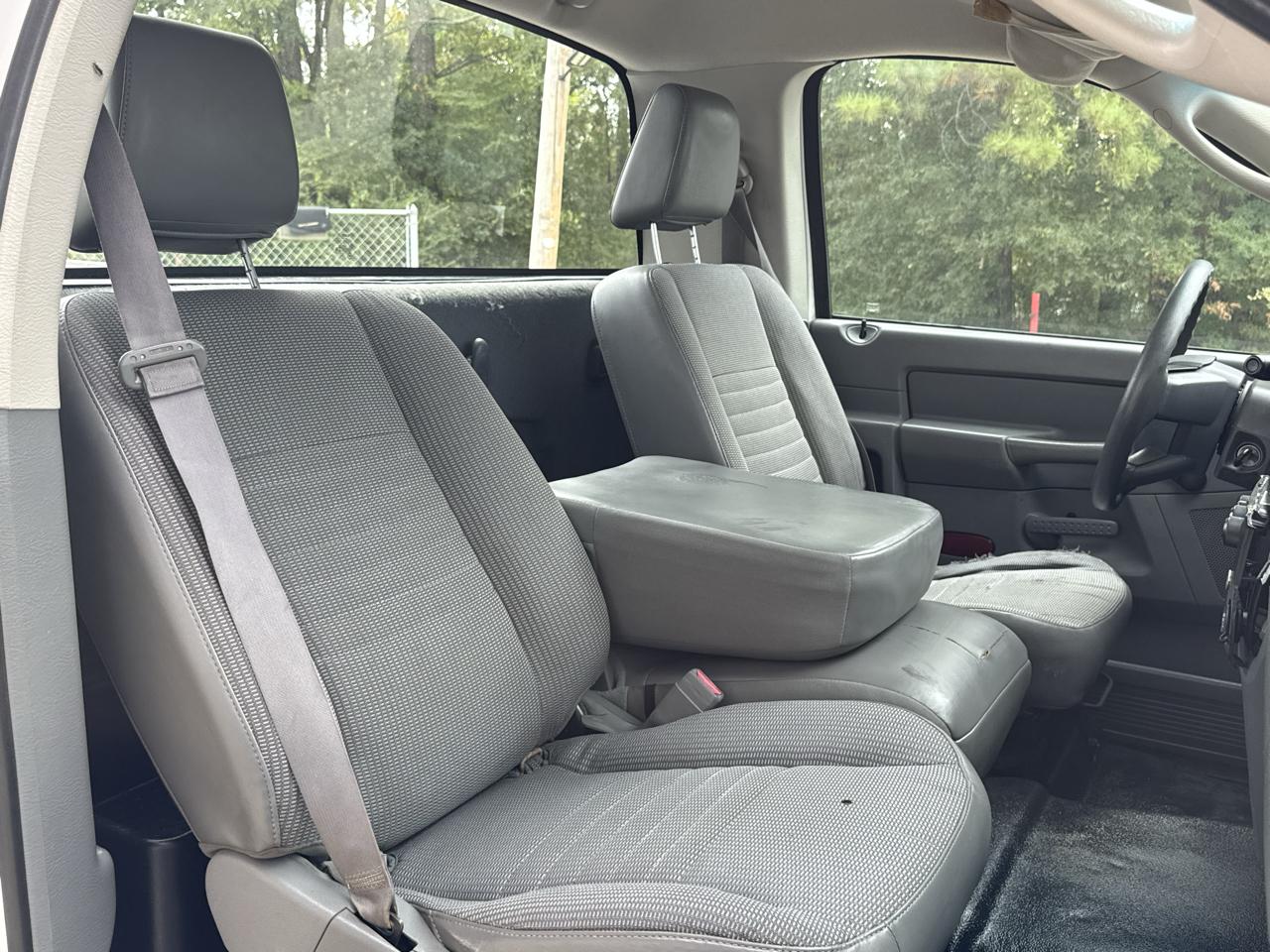 Dodge Ram 1500 2dr Reg Cab 120.5 ST 2006