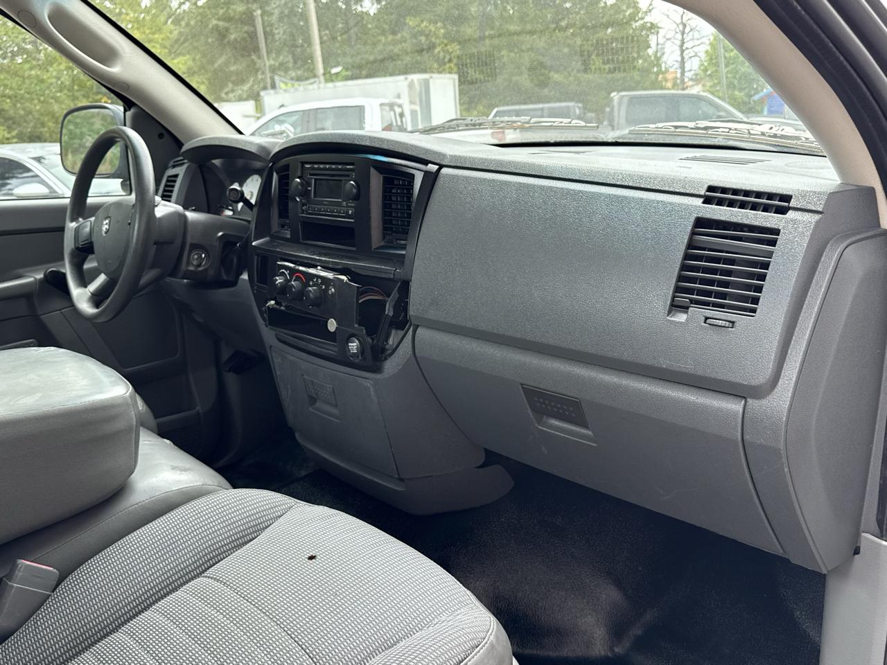 Dodge Ram 1500 2dr Reg Cab 120.5 ST 2006