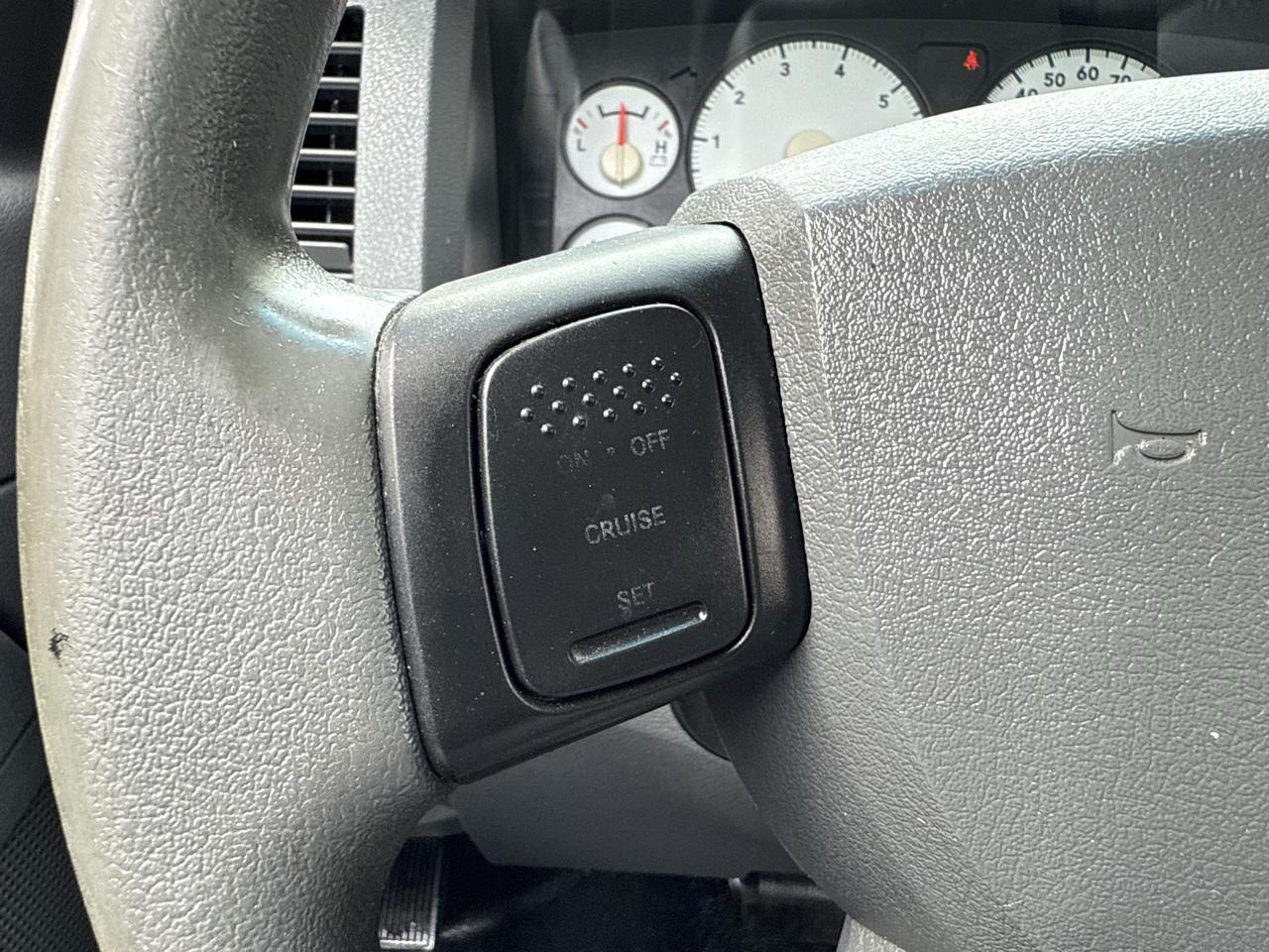 Dodge Ram 1500 2dr Reg Cab 120.5 ST 2006