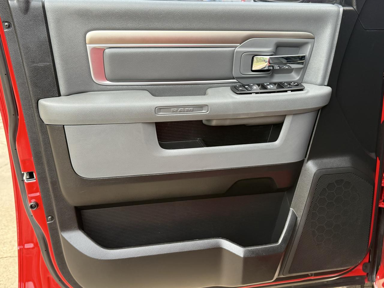 RAM 1500 2WD Crew Cab 140.5" Big Horn 2015