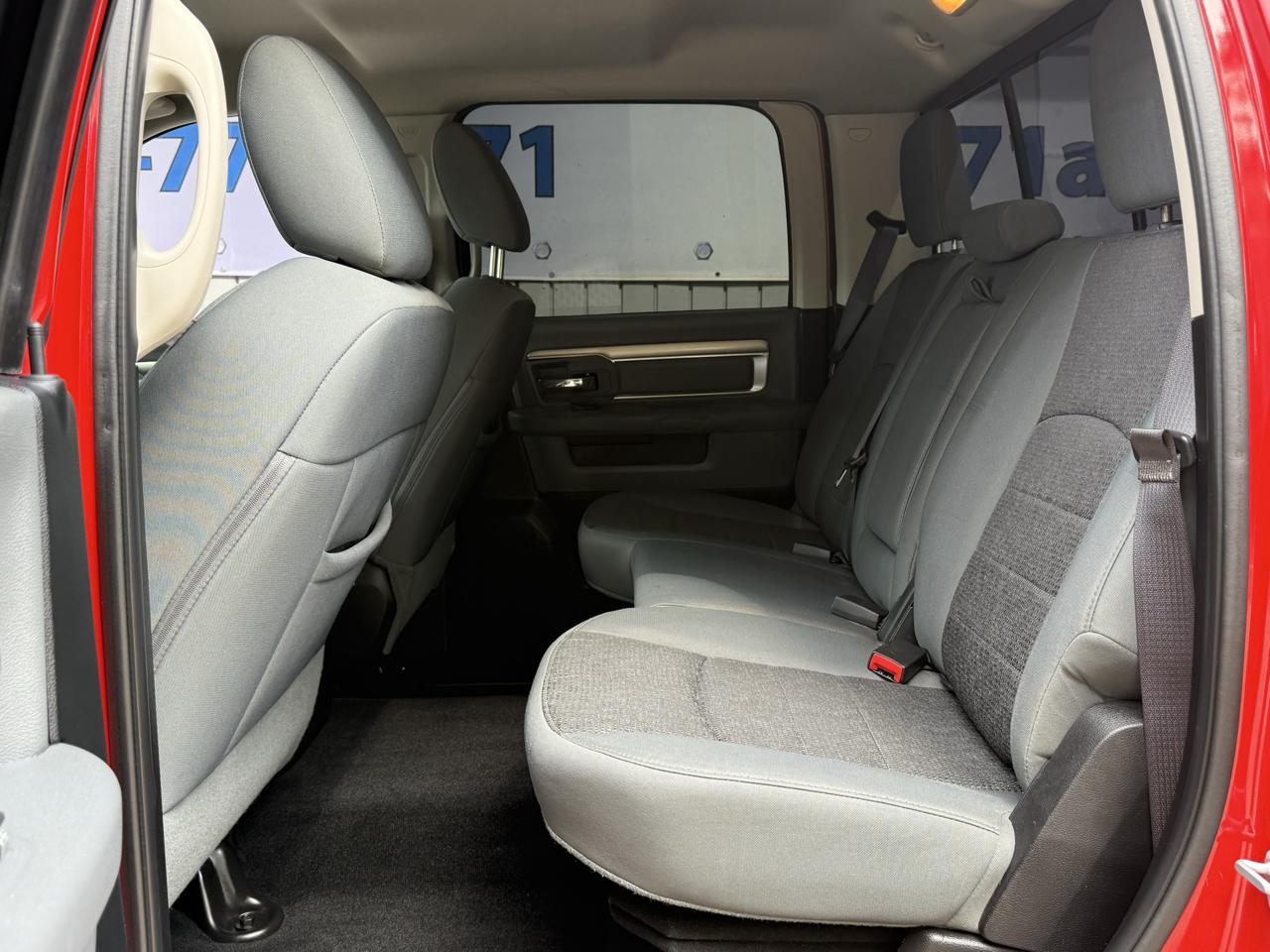RAM 1500 2WD Crew Cab 140.5" Big Horn 2015