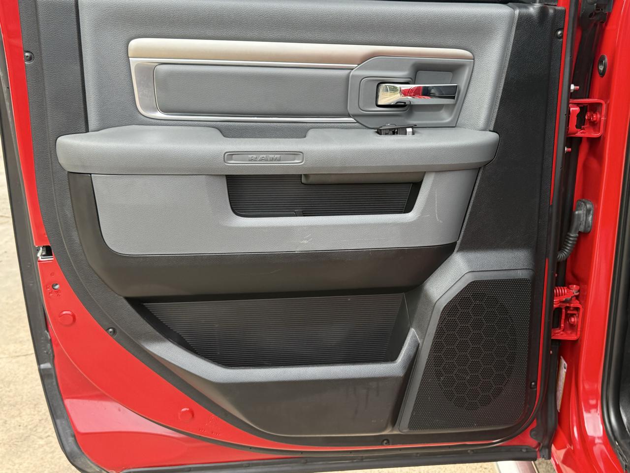 RAM 1500 2WD Crew Cab 140.5" Big Horn 2015
