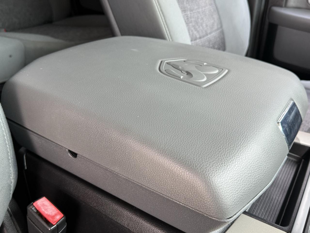 RAM 1500 2WD Crew Cab 140.5" Big Horn 2015