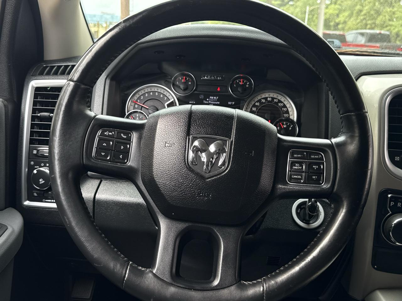 RAM 1500 2WD Crew Cab 140.5" Big Horn 2015