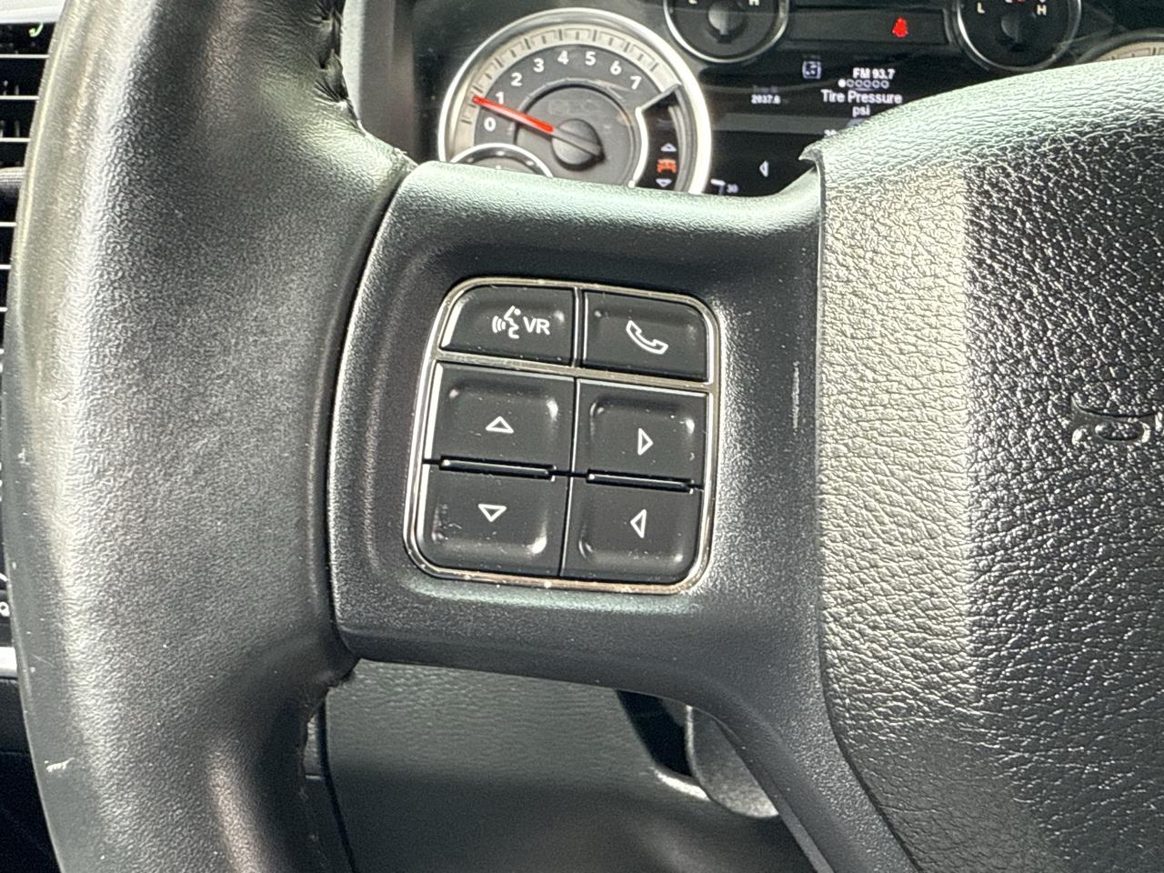 RAM 1500 2WD Crew Cab 140.5" Big Horn 2015