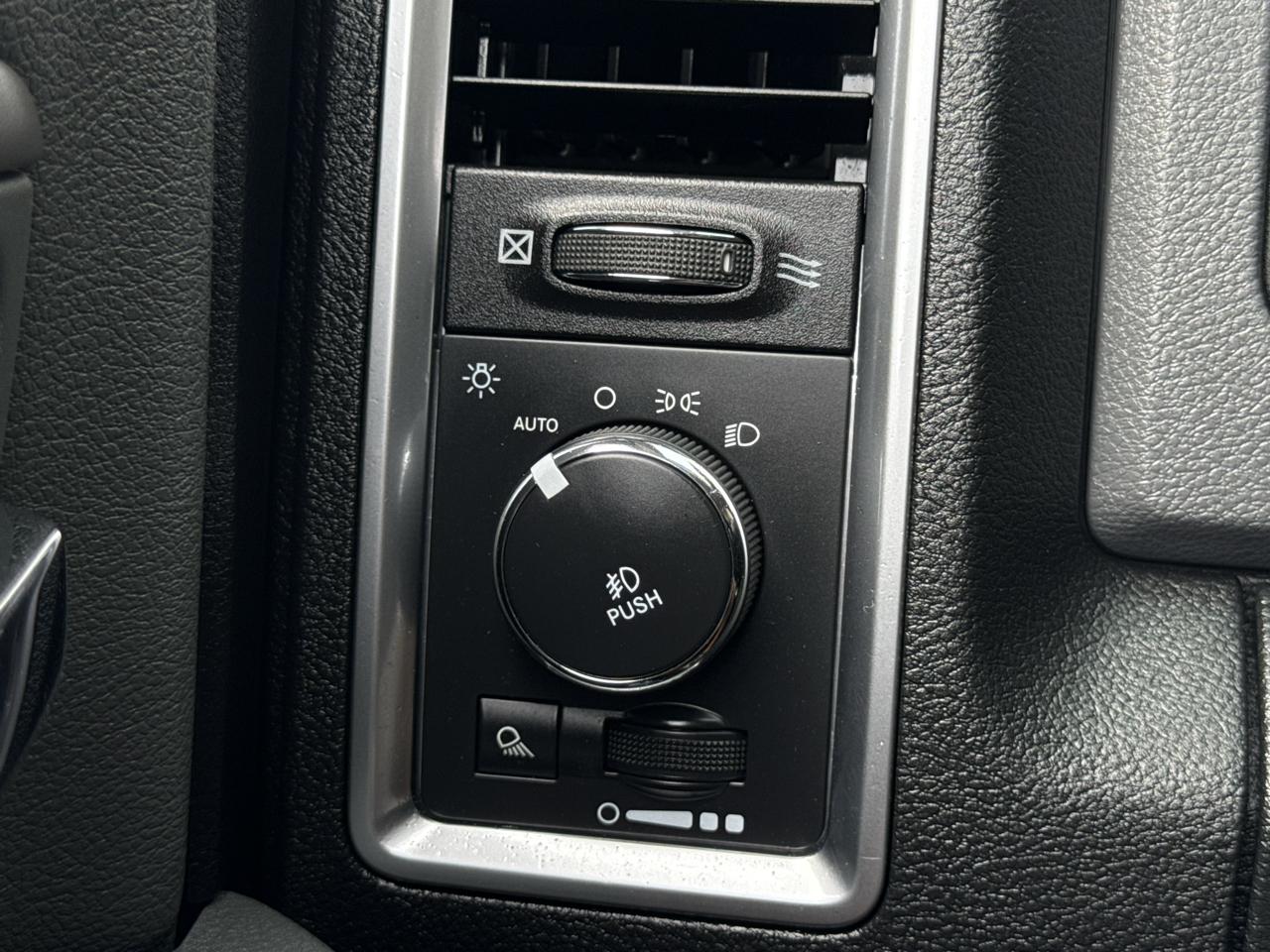 RAM 1500 2WD Crew Cab 140.5" Big Horn 2015