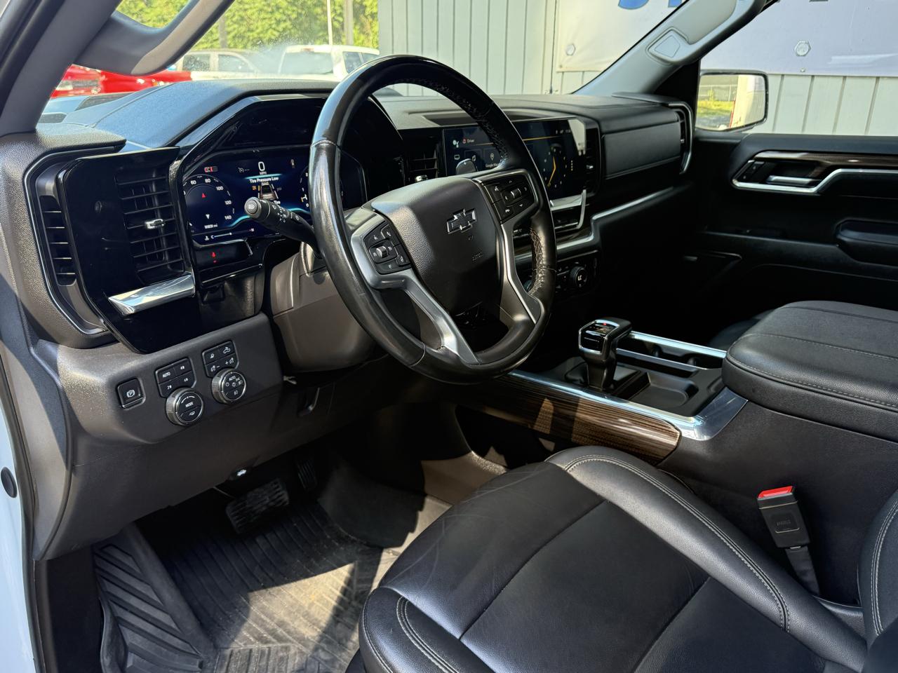 Chevrolet Silverado 1500 4WD Crew Cab 147" LT Trail Boss 2024