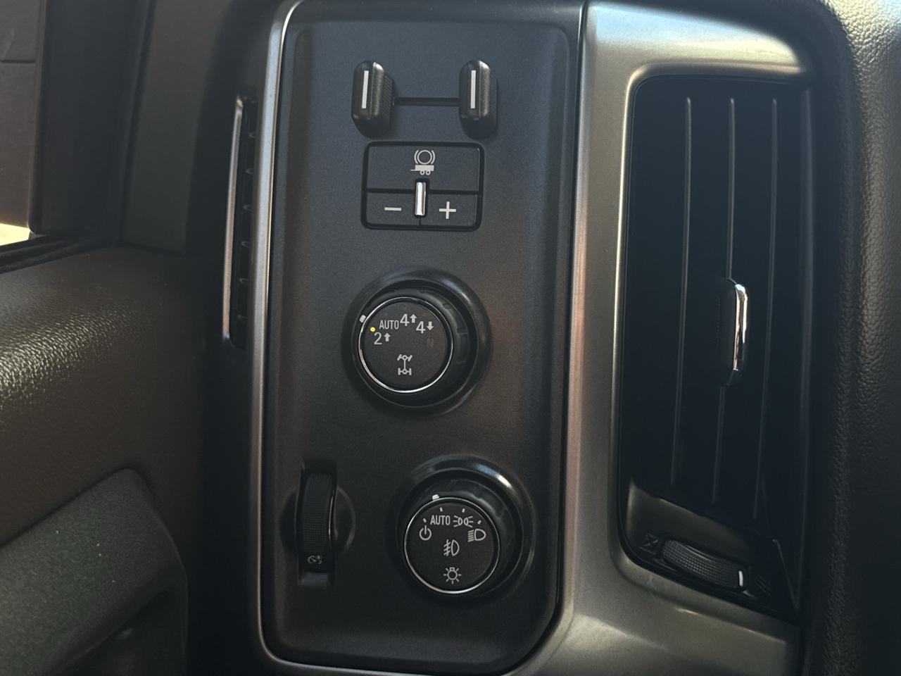 Chevrolet Silverado 1500 4WD Crew Cab 143.5" LT w/2LT 2018