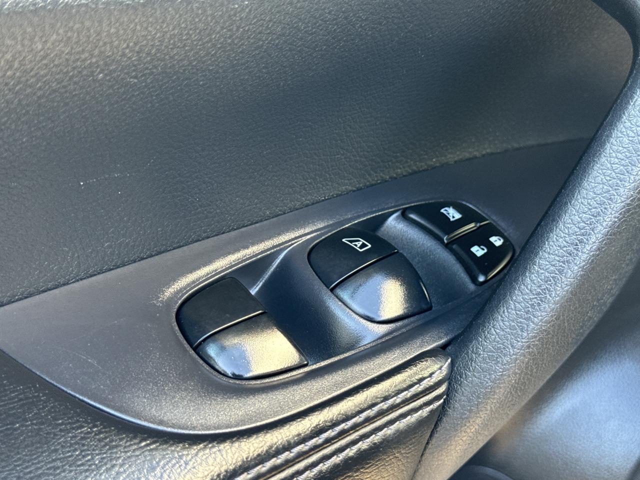 Nissan Rogue FWD 4dr SV 2015