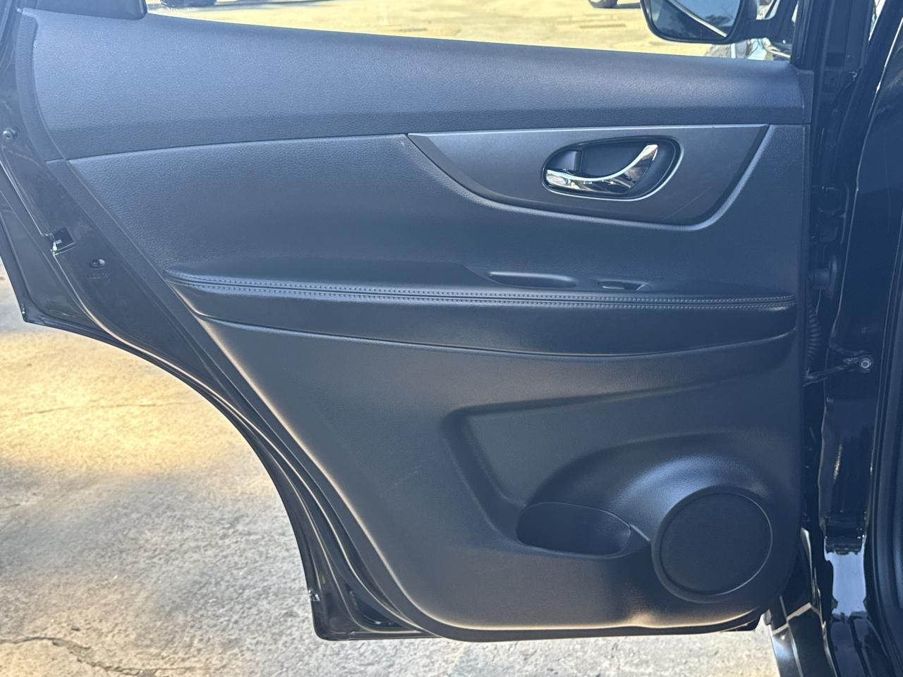 Nissan Rogue FWD 4dr SV 2015