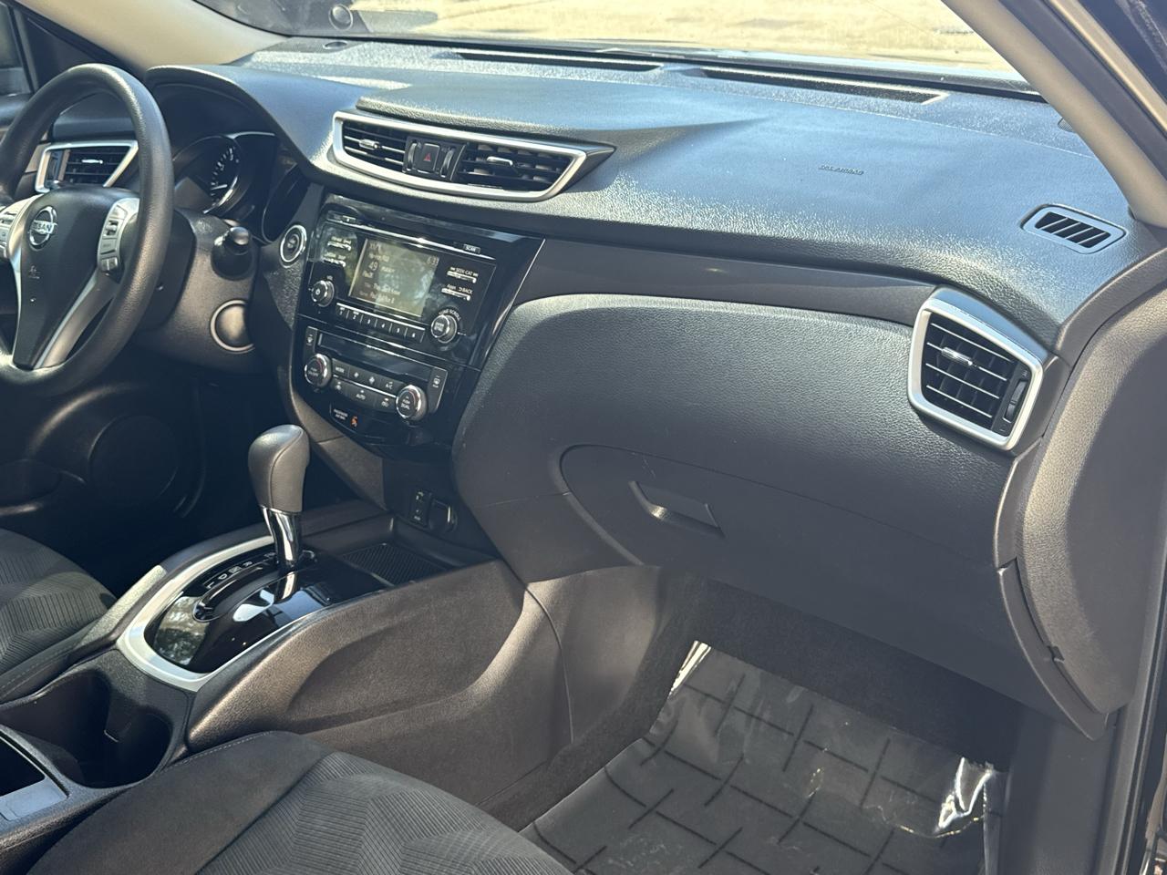 Nissan Rogue FWD 4dr SV 2015