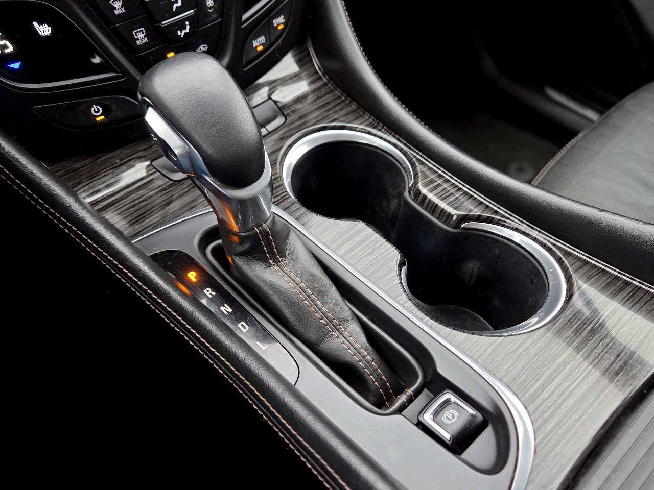 Buick Envision Essense 2018