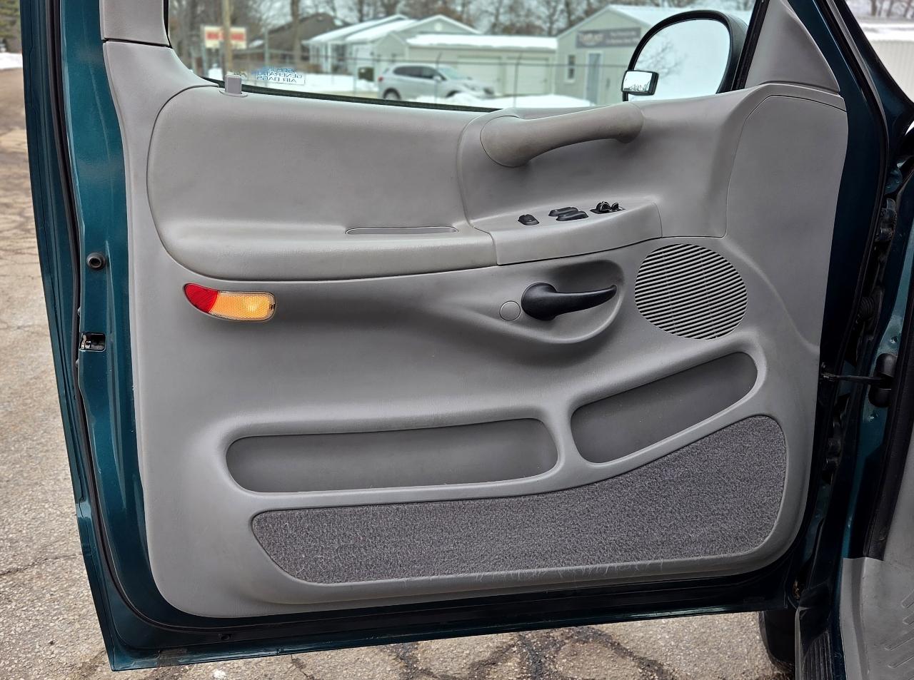 Ford F-150 XLT Reg. Cab Long Bed 4WD 1998