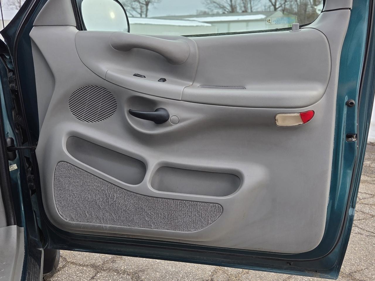 Ford F-150 XLT Reg. Cab Long Bed 4WD 1998