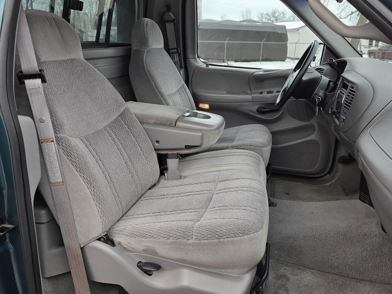 Ford F-150 XLT Reg. Cab Long Bed 4WD 1998