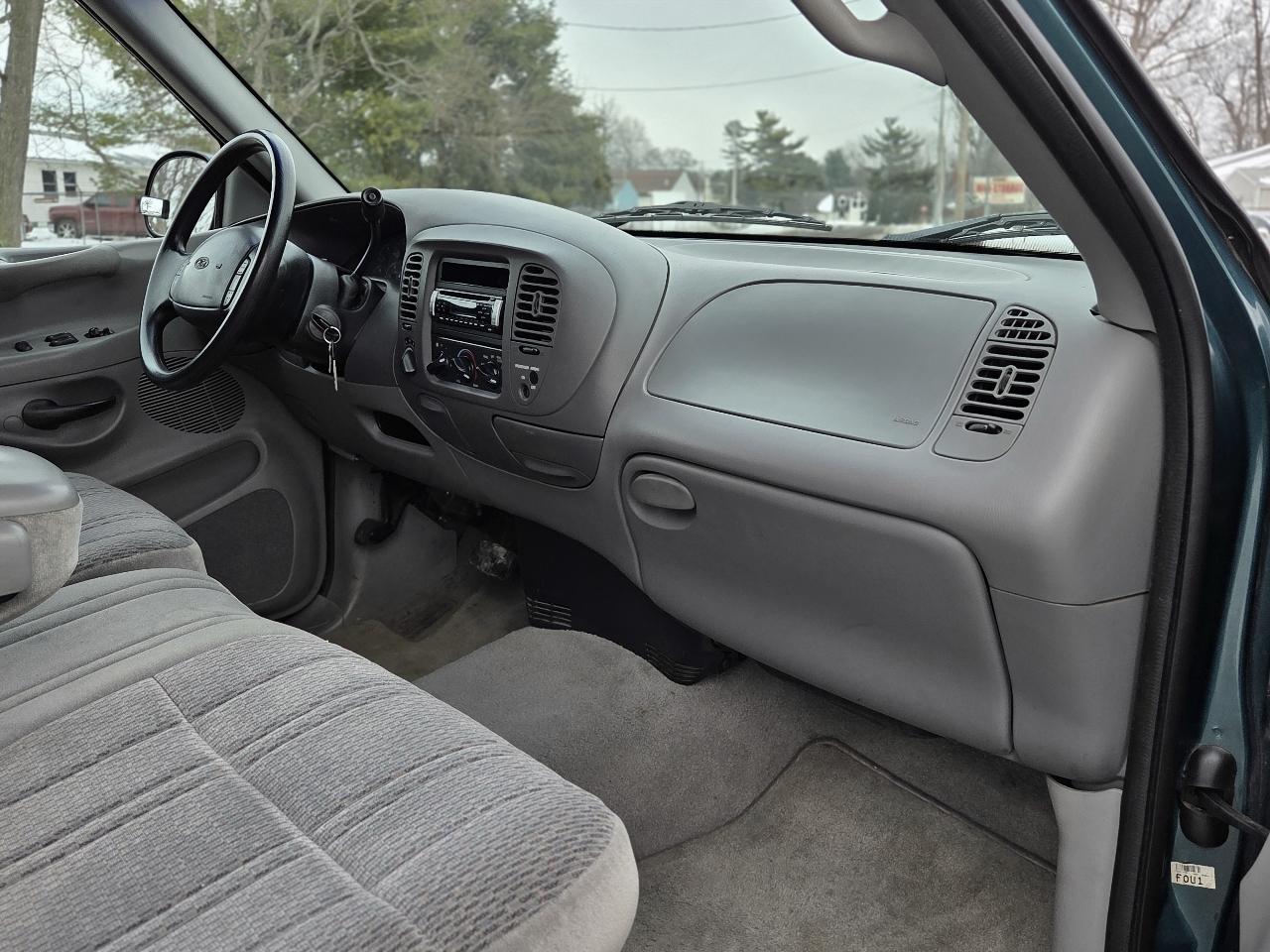 Ford F-150 XLT Reg. Cab Long Bed 4WD 1998