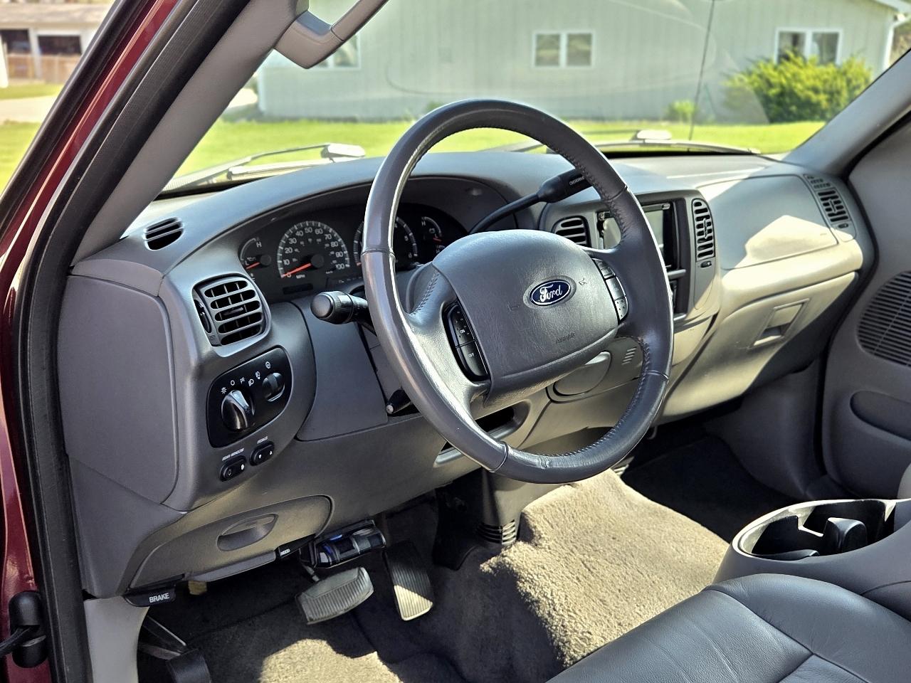 Ford F-150 Lariat SuperCrew 4WD 2003