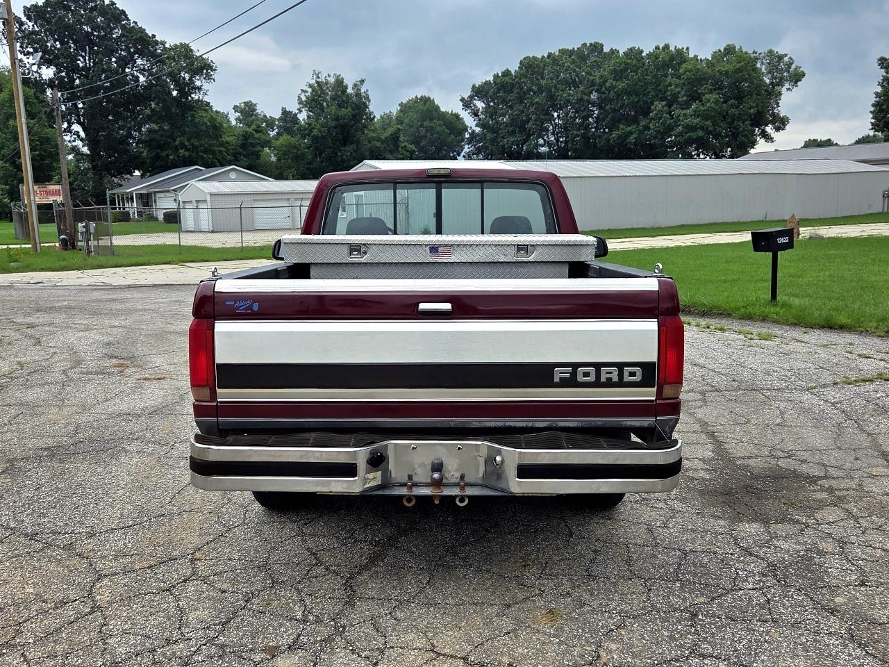 Ford F-150 XLT 2WD Reg Cab 6.5' Box 1992